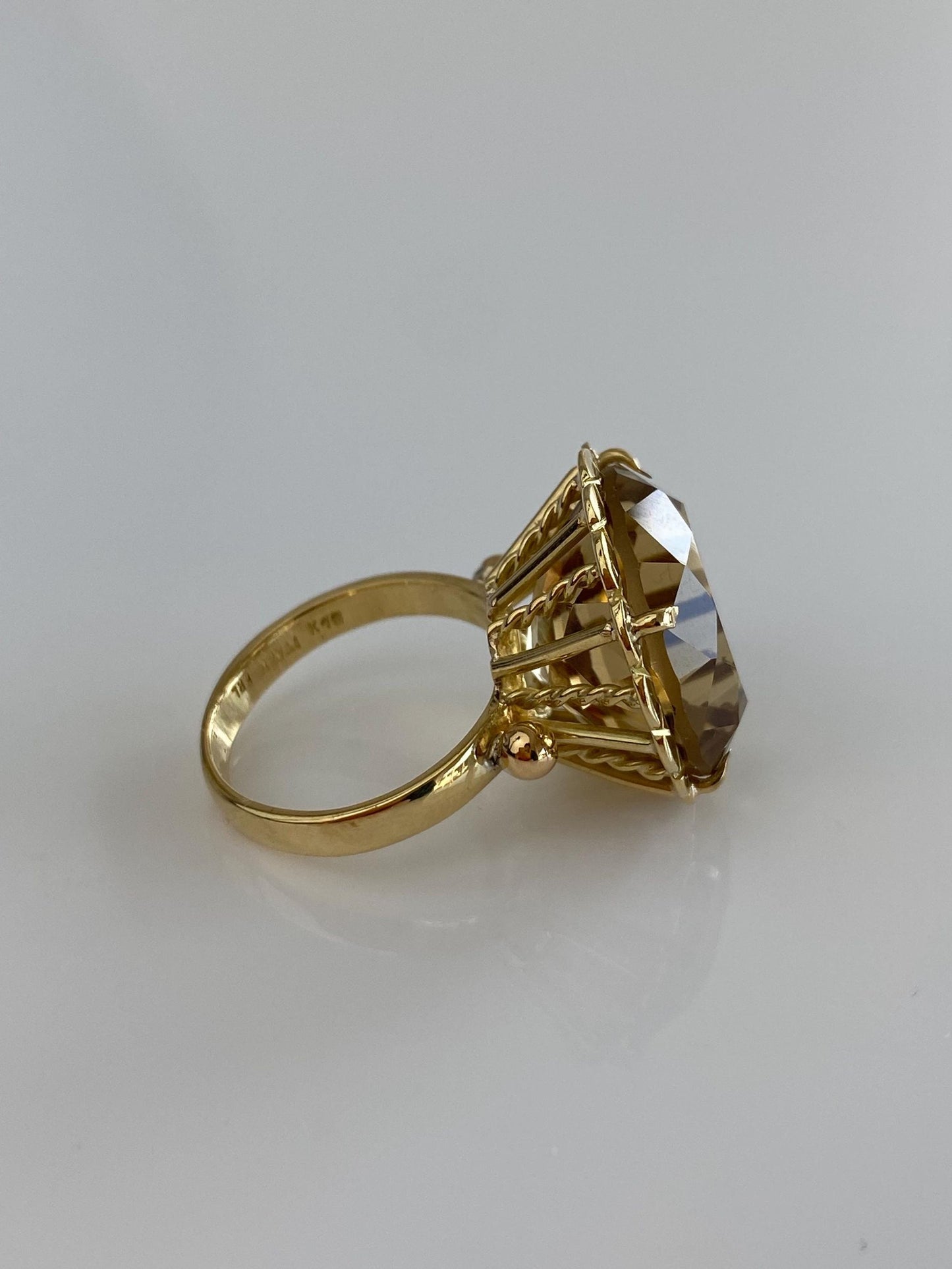 Vintage Solid 18k Yellow Gold Smokey Quartz Ring - Size 5.25