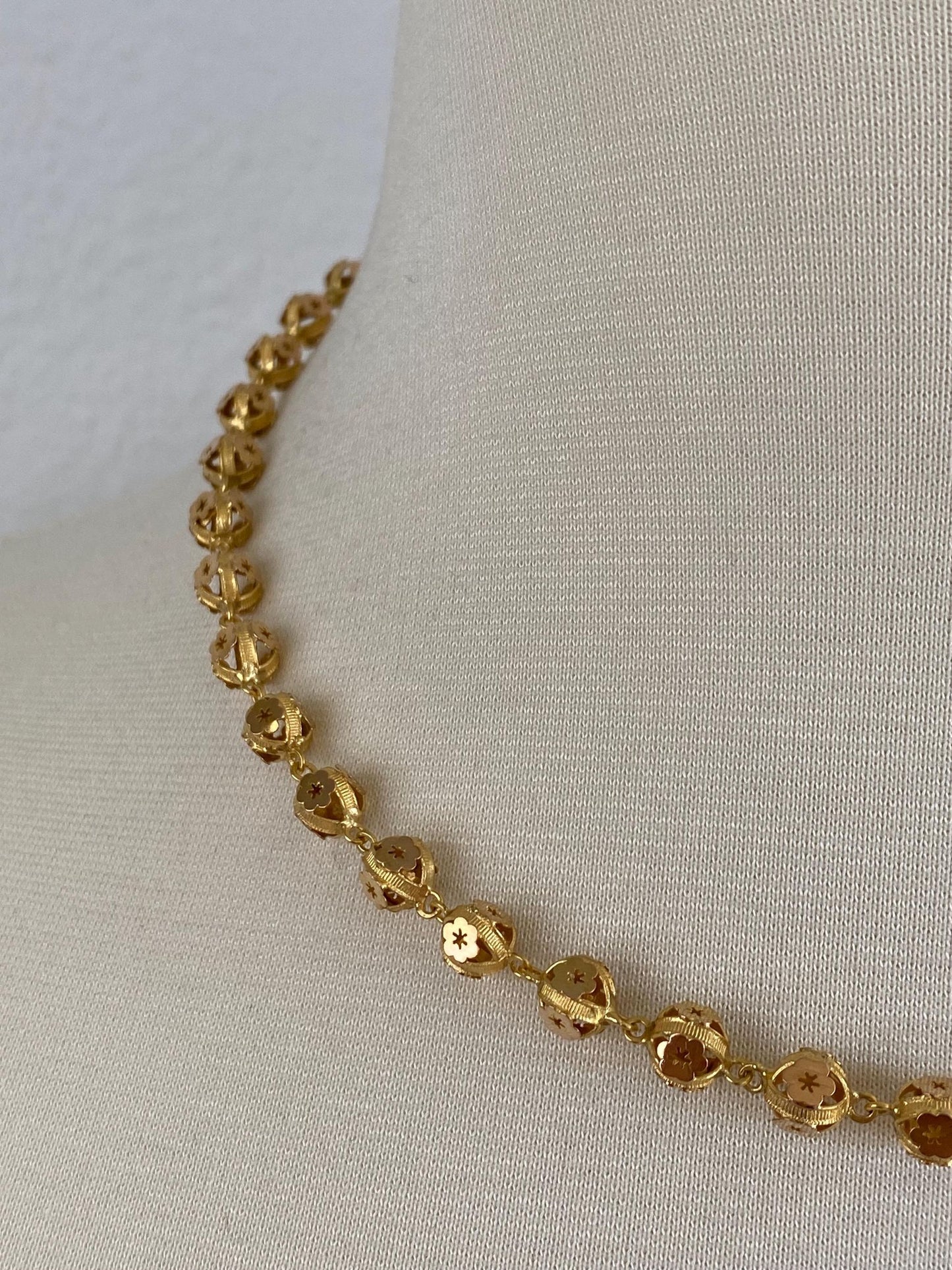 Vintage Solid 21k Yellow Gold Fancy Cut Out Stars Balls Curb Chain Necklace - 17.5 inches