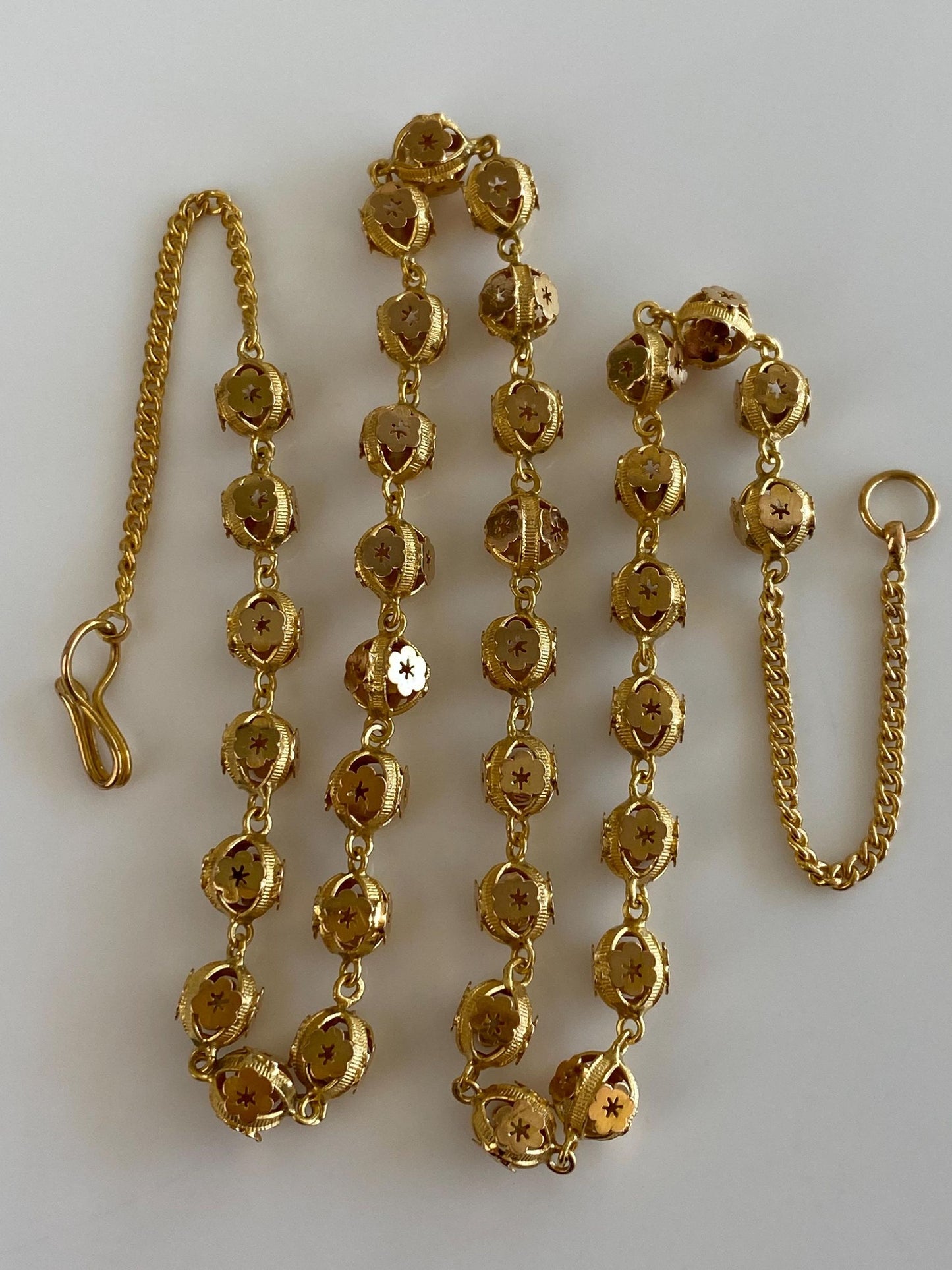 Vintage Solid 21k Yellow Gold Fancy Cut Out Stars Balls Curb Chain Necklace - 17.5 inches