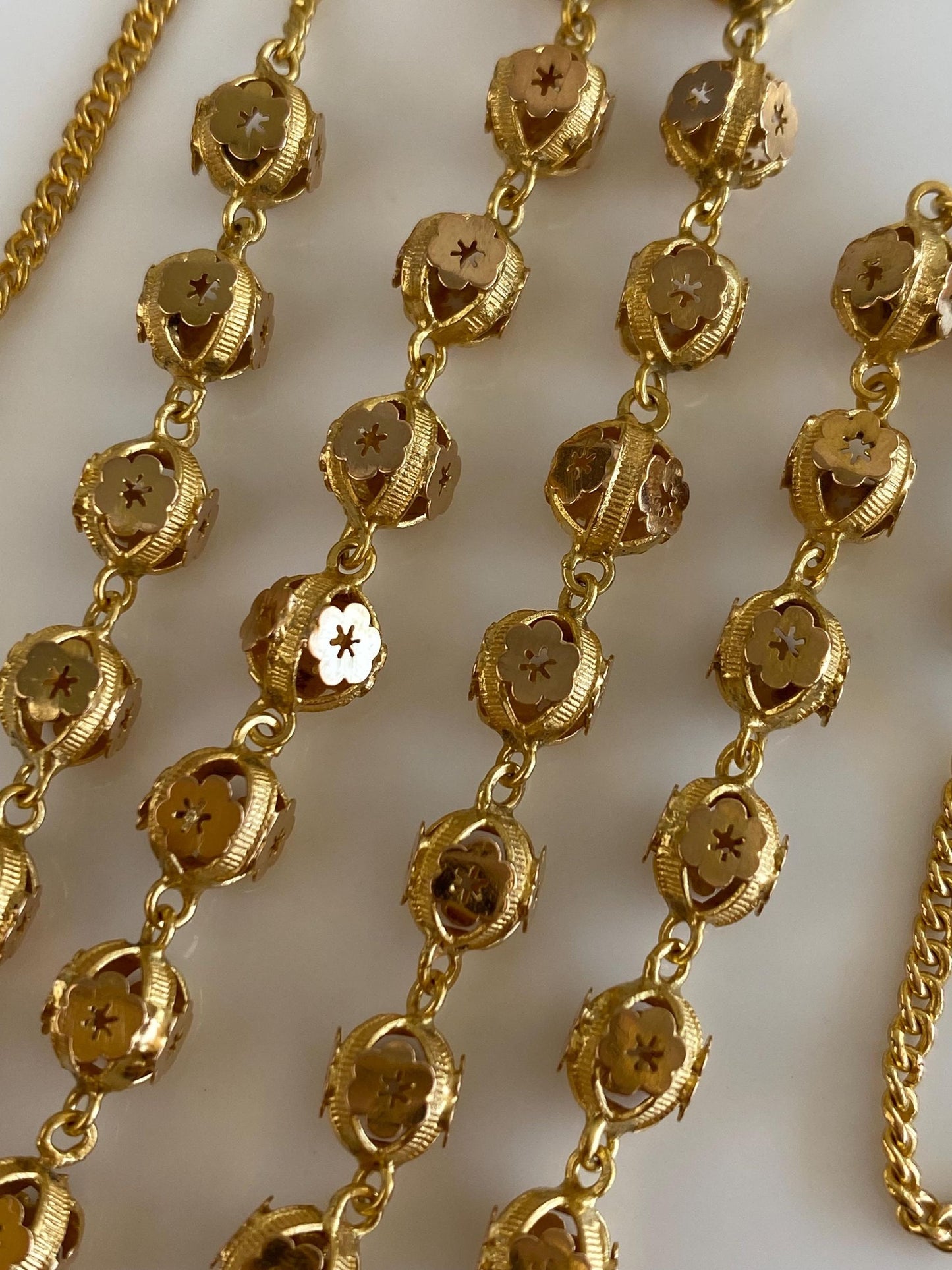 Vintage Solid 21k Yellow Gold Fancy Cut Out Stars Balls Curb Chain Necklace - 17.5 inches