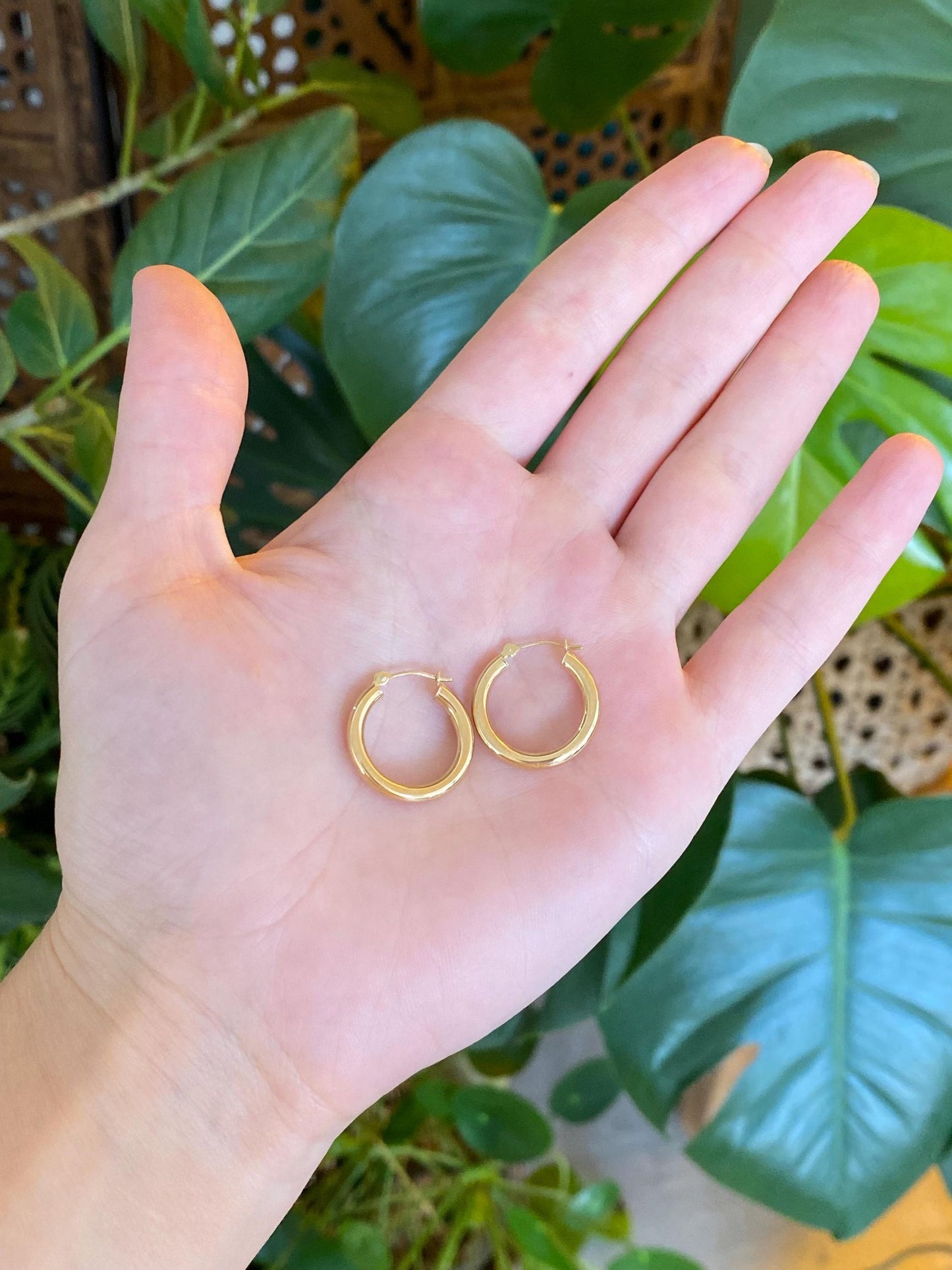 Vintage 18k Yellow Gold Hoop Earrings