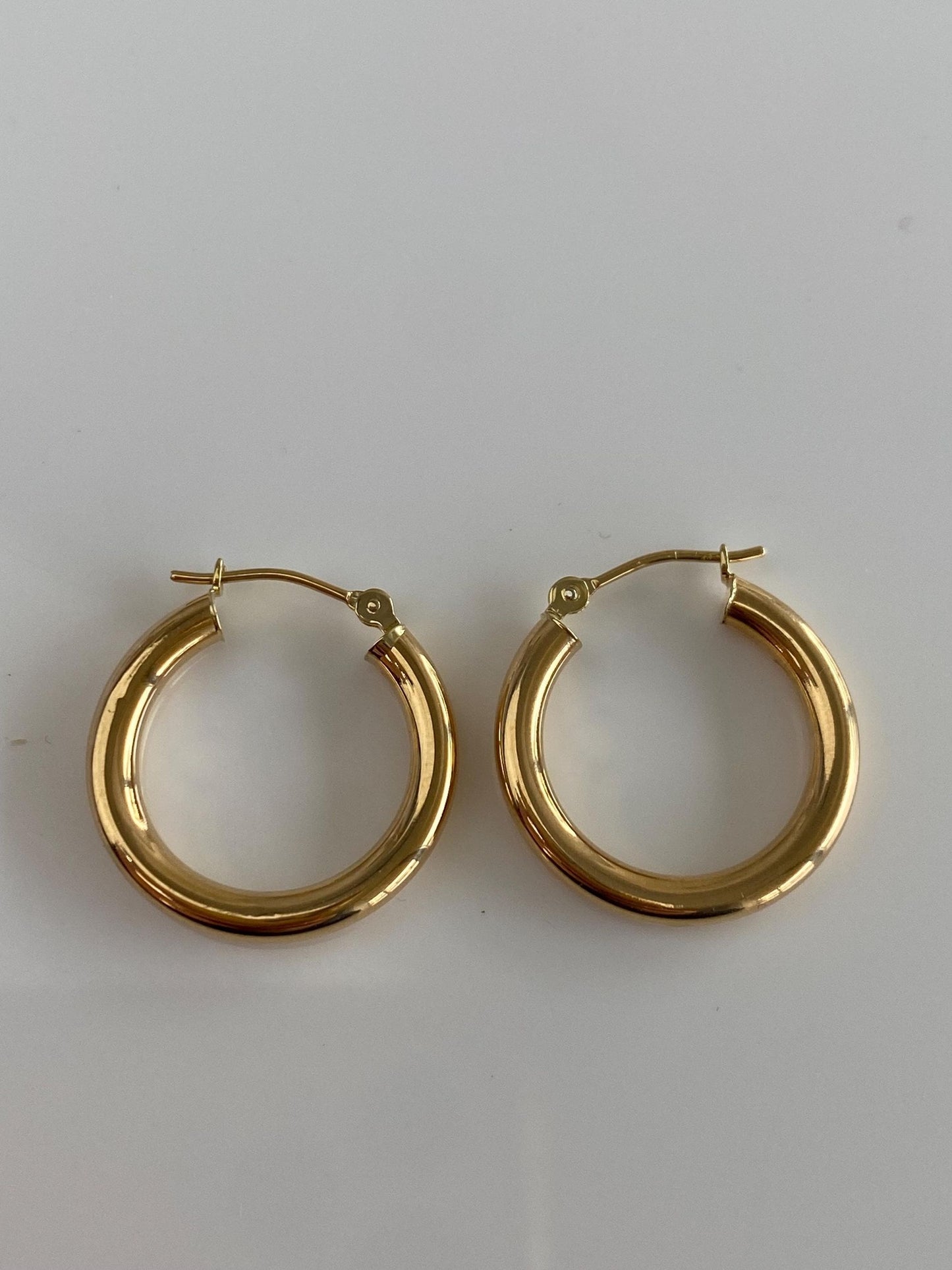Vintage 18k Yellow Gold Hoop Earrings