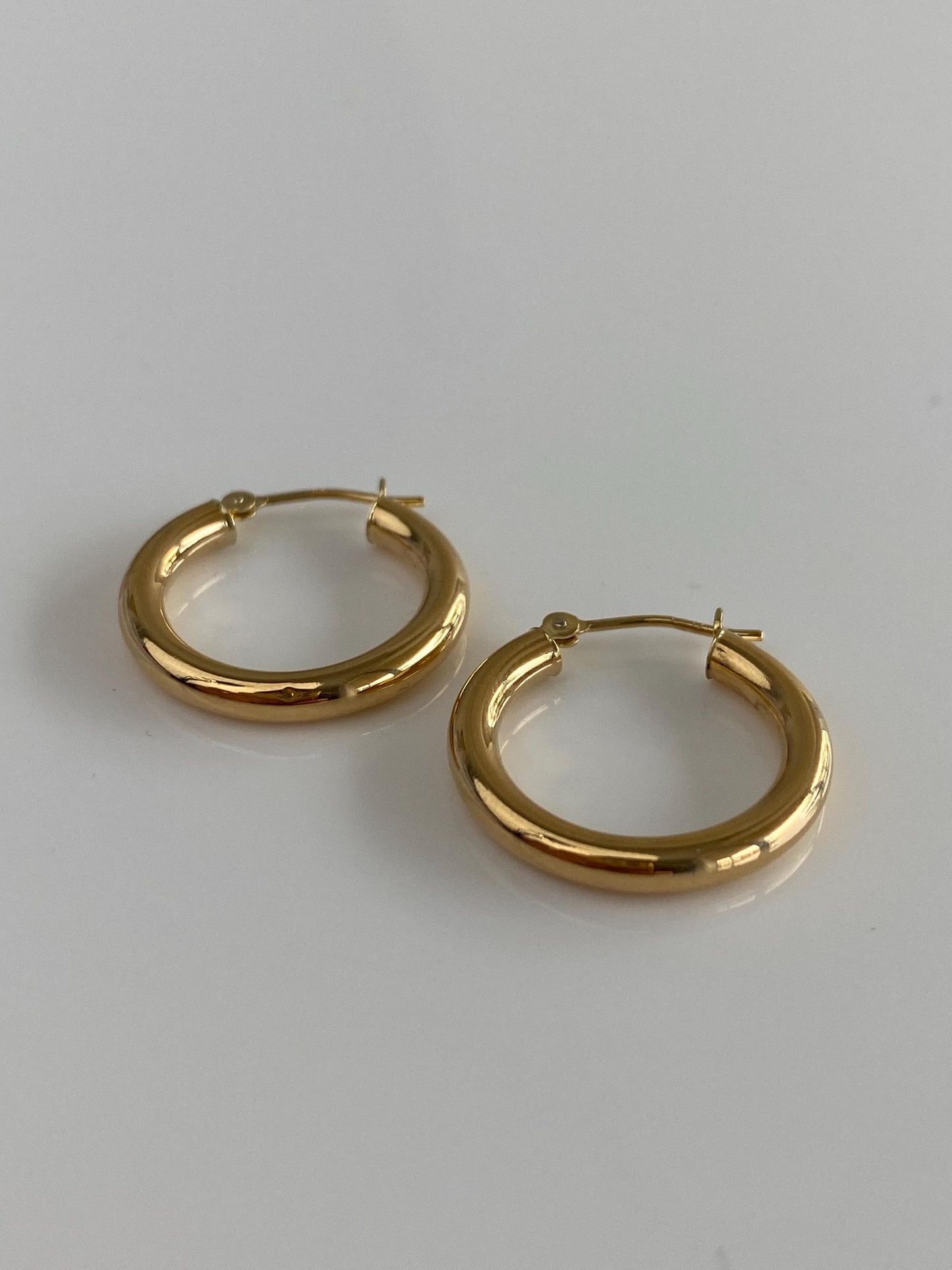 Vintage 18k Yellow Gold Hoop Earrings