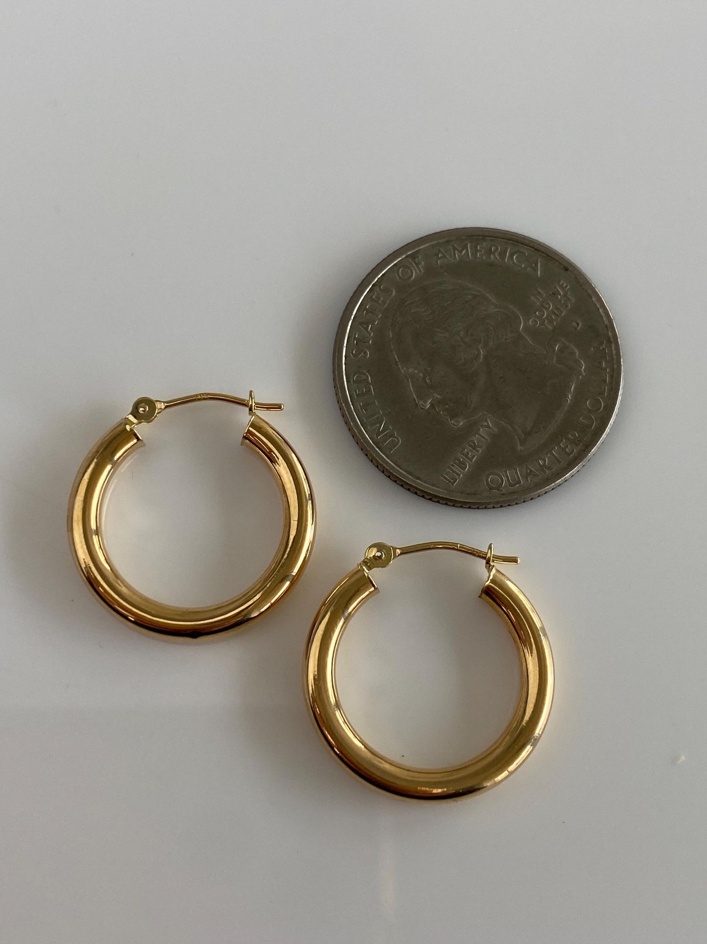 Vintage 18k Yellow Gold Hoop Earrings