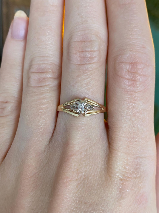 Vintage Solid 14k White & Yellow Gold Diamond Ring - Size 7