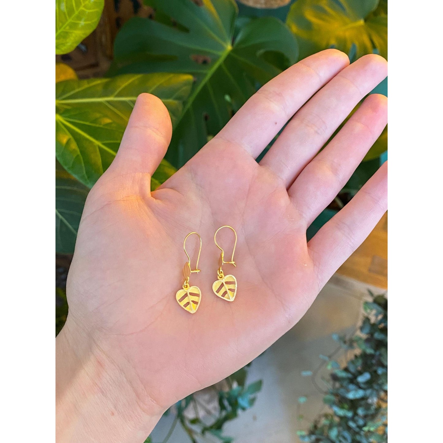 Vintage Solid 21k Yellow Gold Diamond Cut Heart Dangles