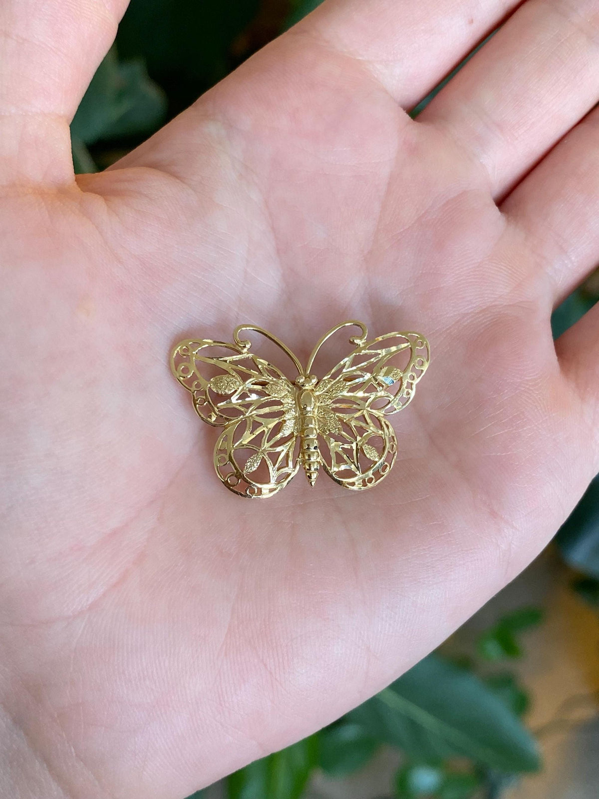 Vintage Solid 14k Yellow Gold Diamond Cut Butterfly Brooch Pin