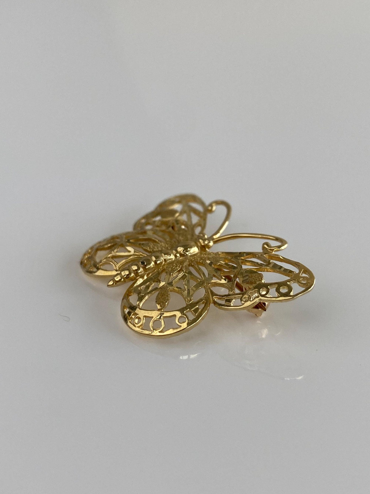 Vintage Solid 14k Yellow Gold Diamond Cut Butterfly Brooch Pin