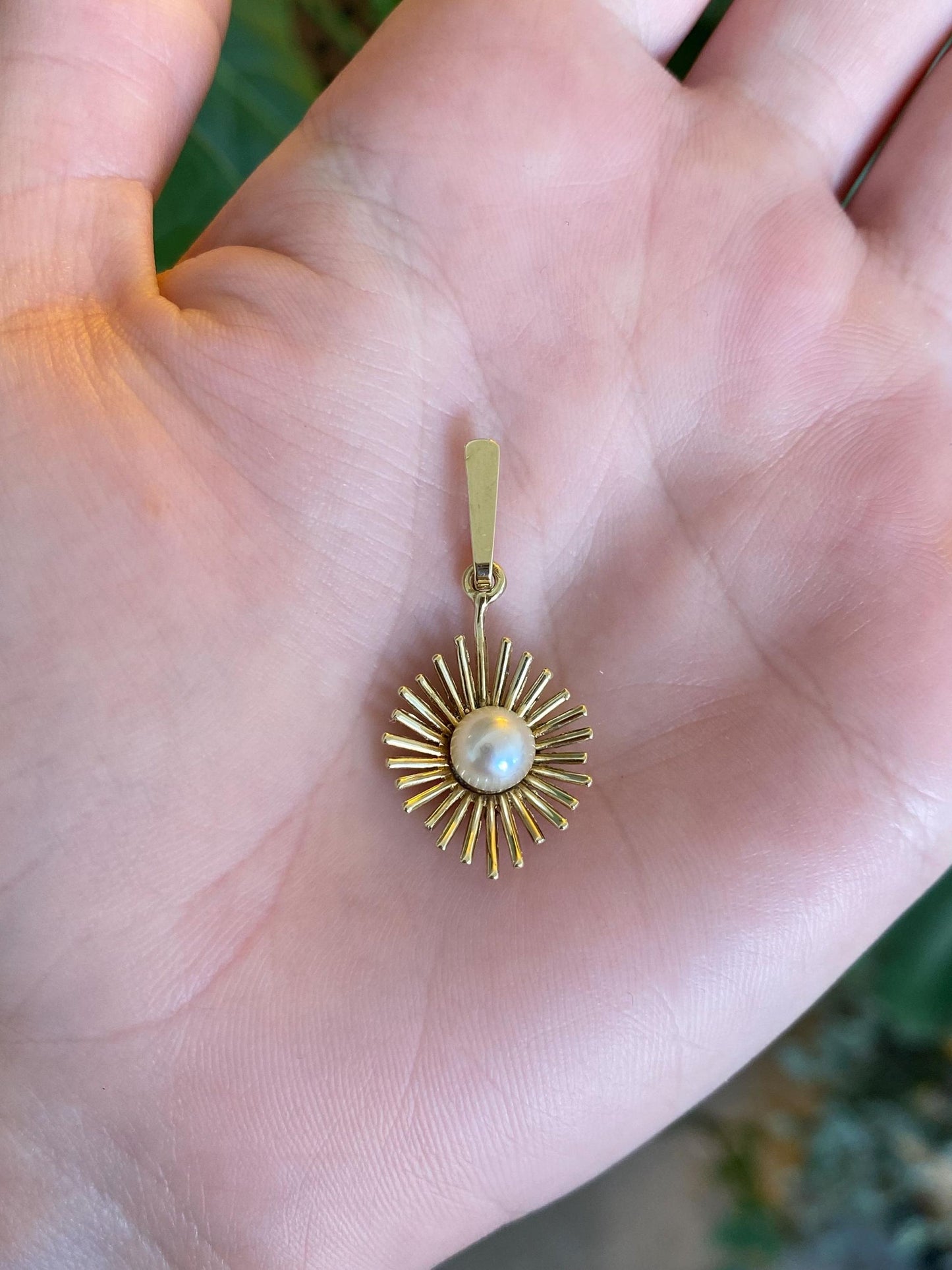 Vintage Solid 14k Yellow Gold Pearl Starburst Charm