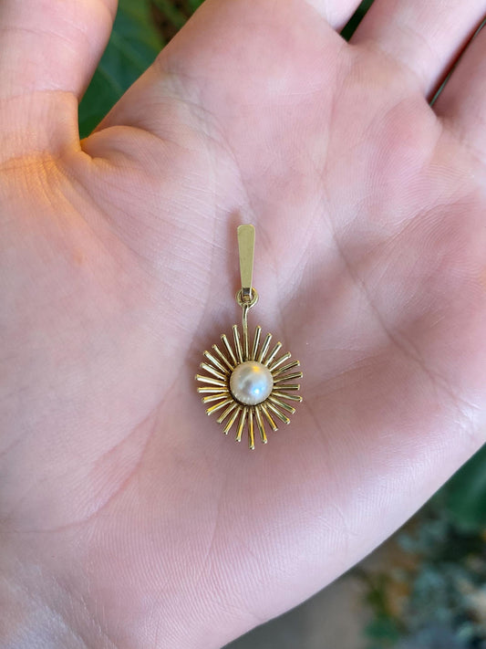 Vintage Solid 14k Yellow Gold Pearl Starburst Charm