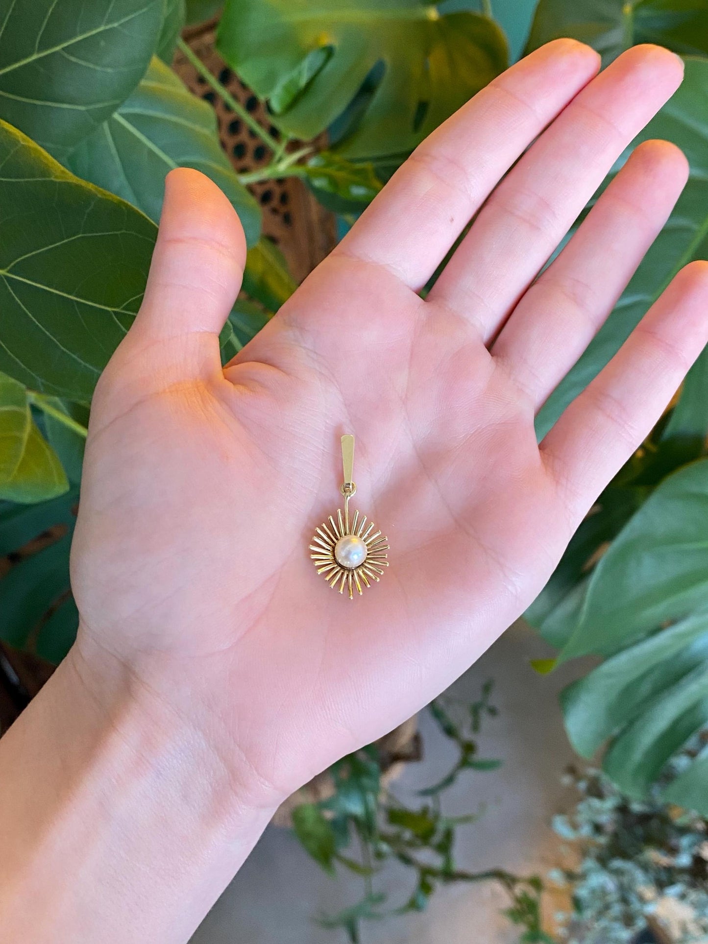 Vintage Solid 14k Yellow Gold Pearl Starburst Charm