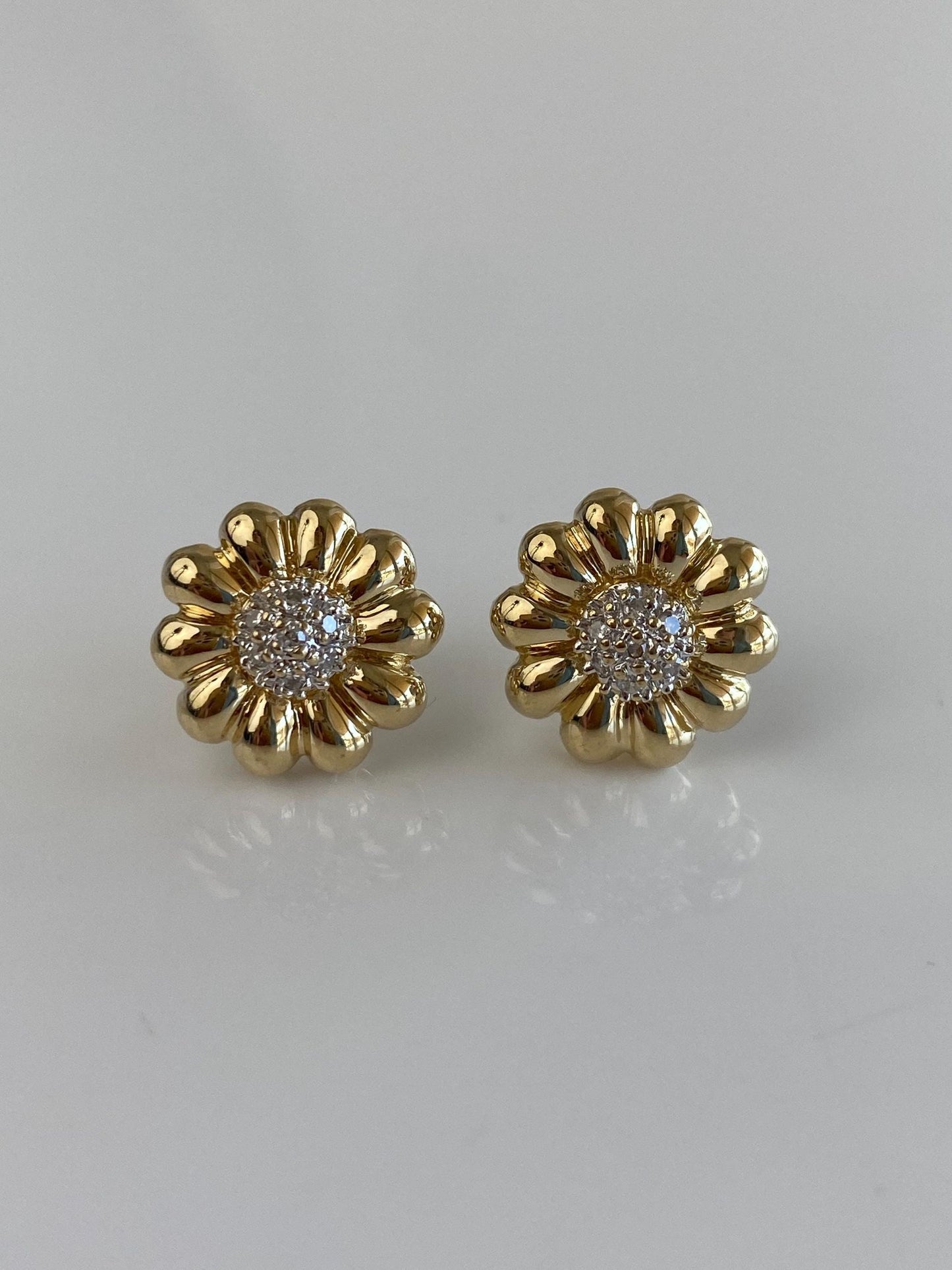 Vintage Solid 14k Yellow Gold Diamond Flower Stud Earrings