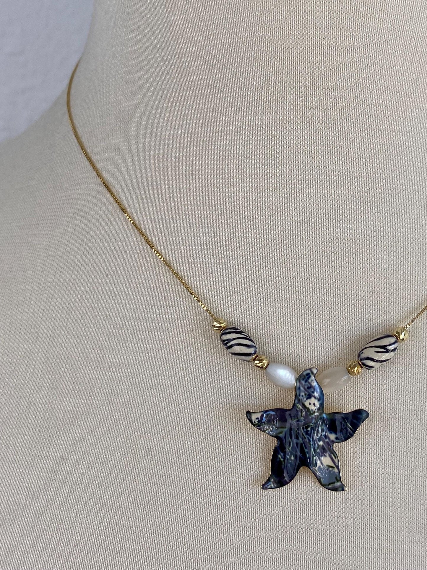 Vintage Solid 14k Yellow Gold Marbled Enamel Mother of Pearl Beads Box Chain Necklace - 17 inches