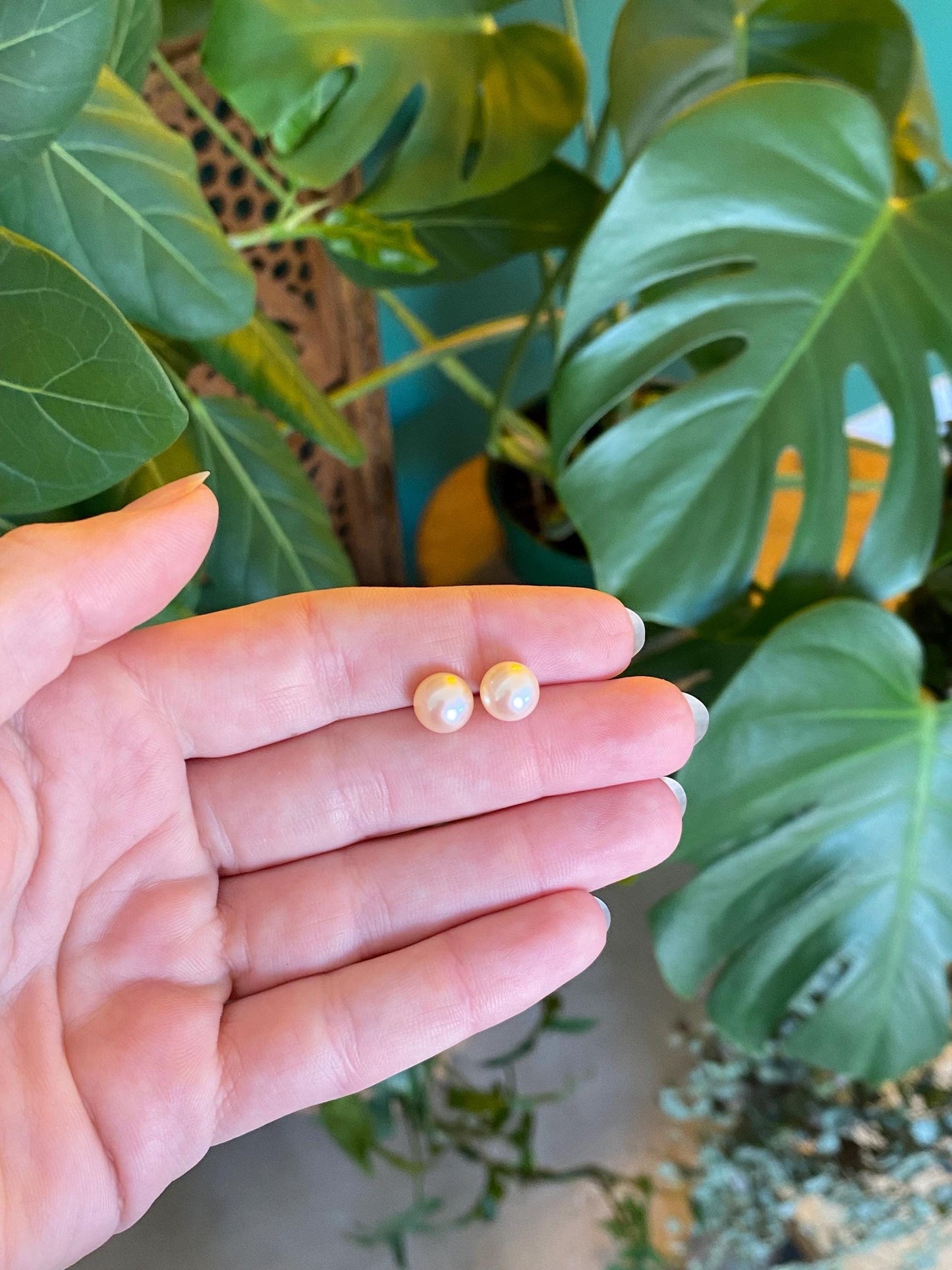 Vintage Solid 14k Yellow Gold Pearl Stud Earrings