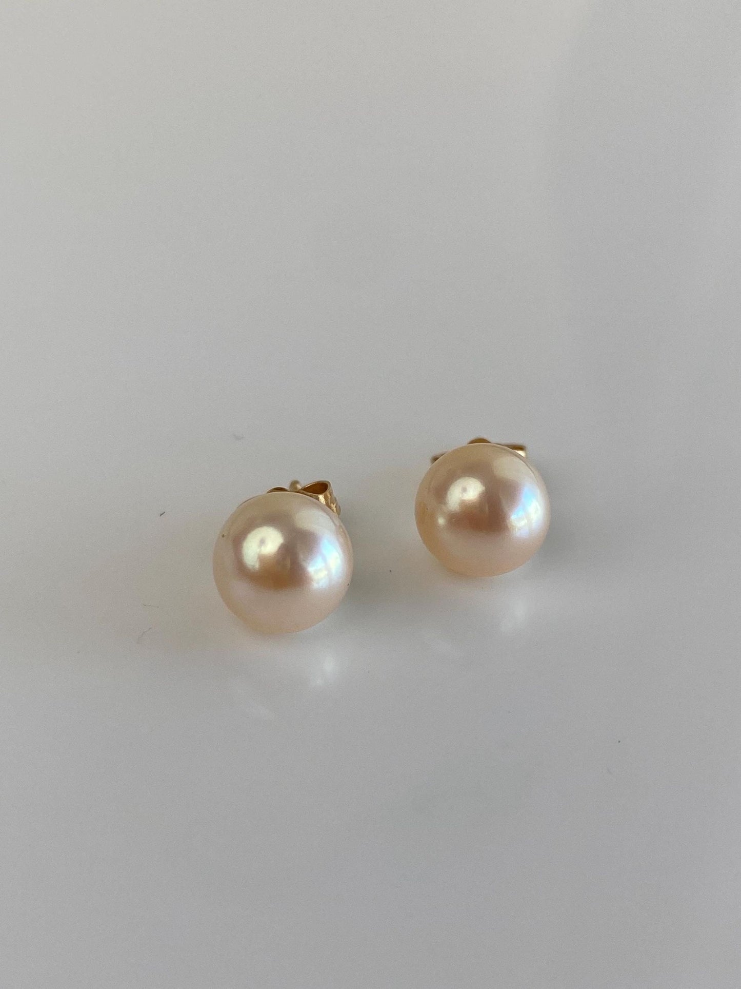 Vintage Solid 14k Yellow Gold Pearl Stud Earrings