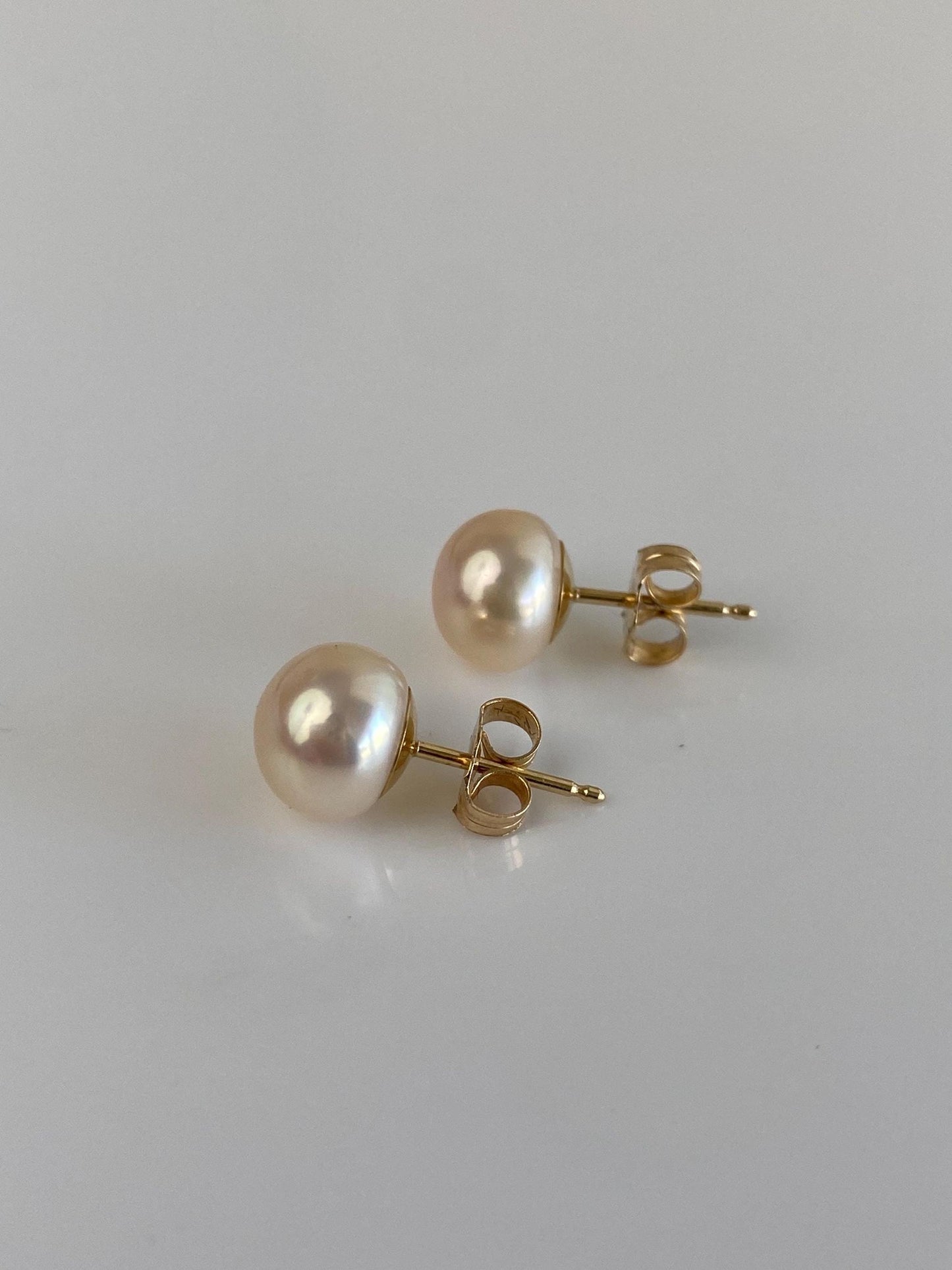 Vintage Solid 14k Yellow Gold Pearl Stud Earrings