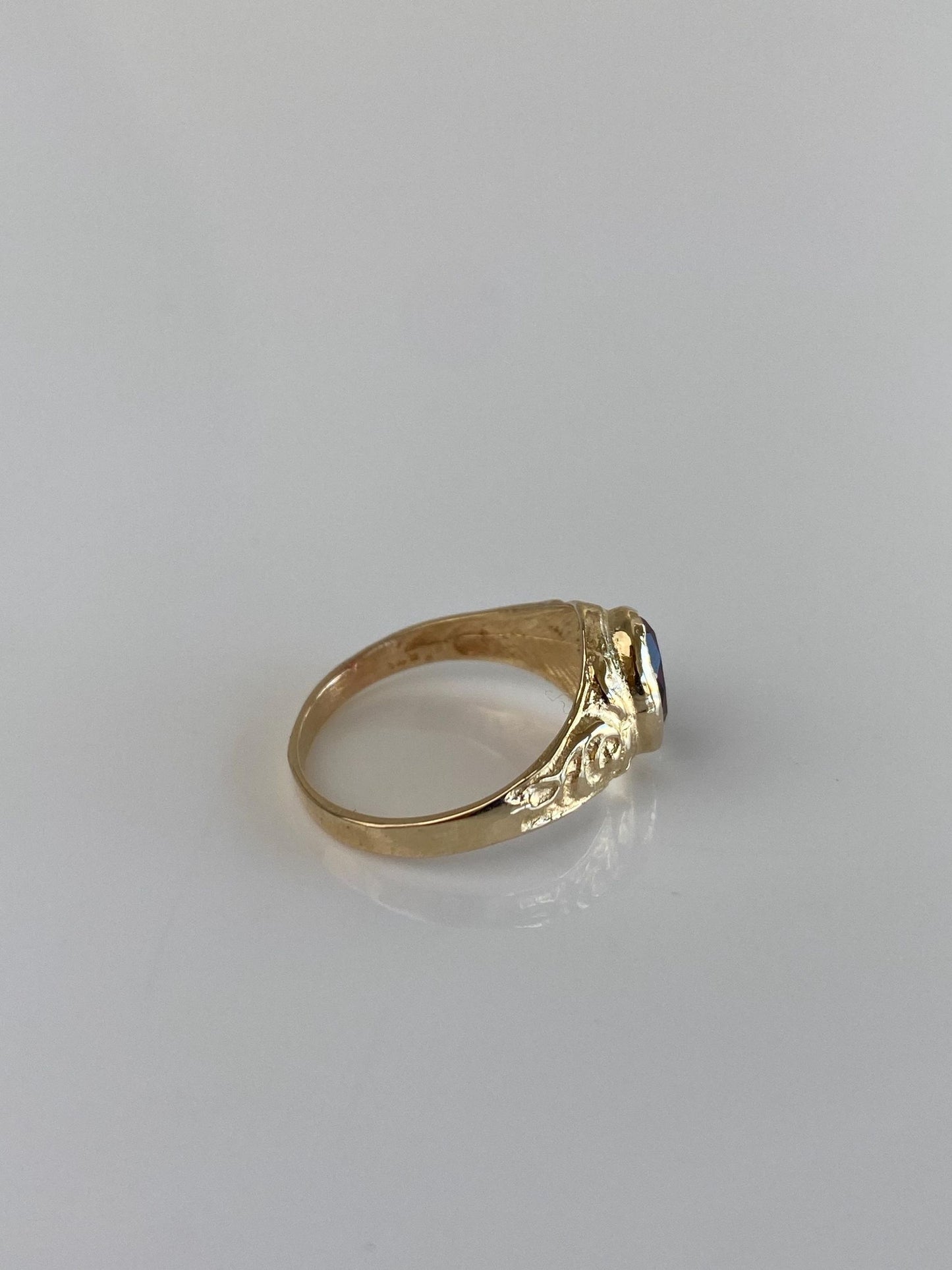 Vintage Solid 10k Yellow Gold Red Cubic Zirconia Designed Ring - Size 2.75