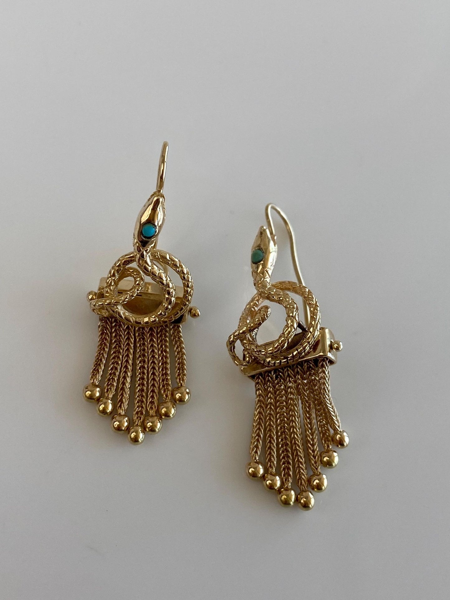 Vintage Solid 14k Yellow Gold Turquoise Eyes Coiled Snake Wheat Chain Fringe Drop Earrings