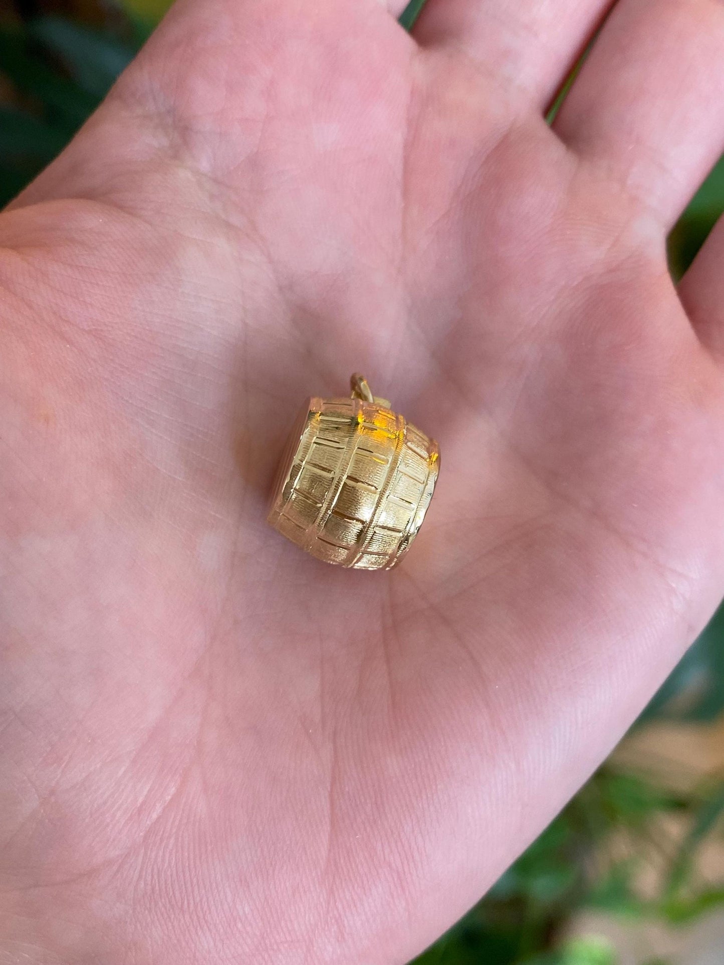 Vintage 18k Yellow Gold Barrel Charm