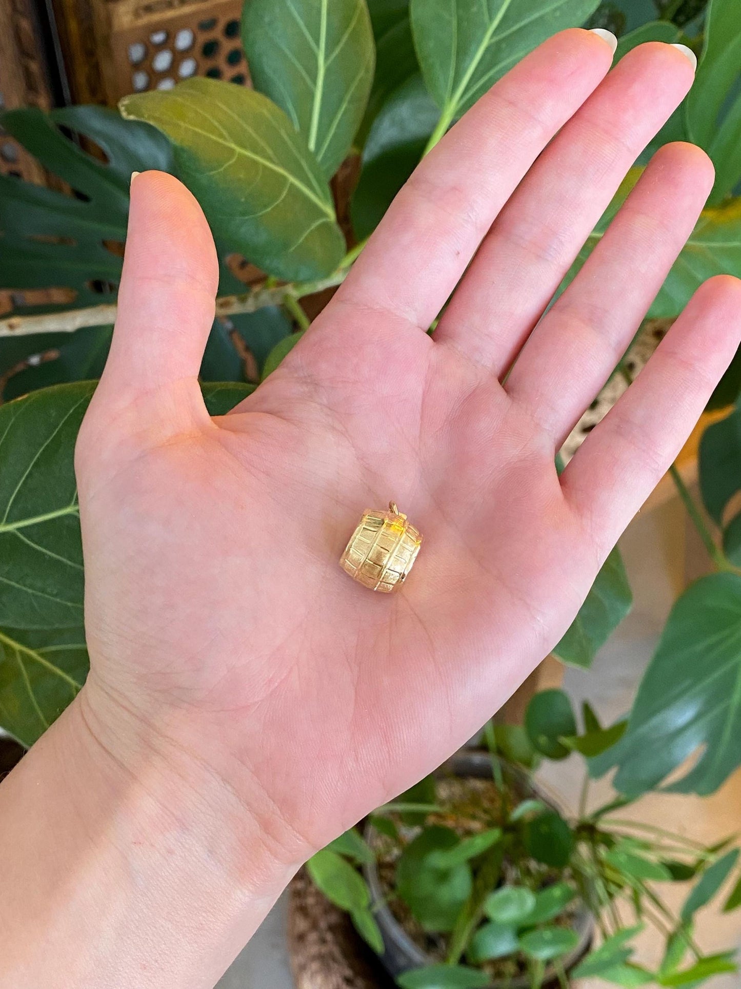 Vintage 18k Yellow Gold Barrel Charm