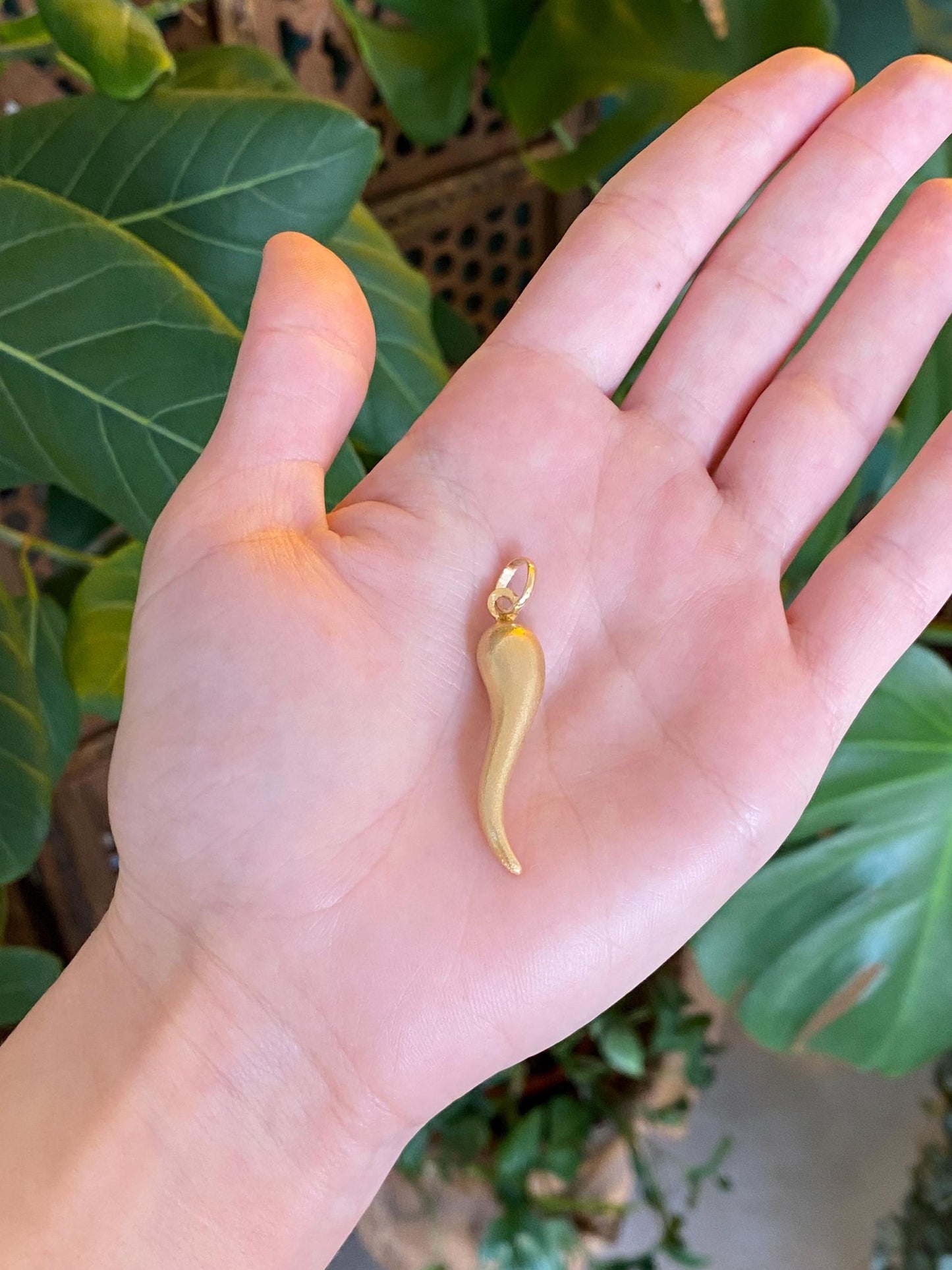 Vintage 18k Yellow Gold Large Textured Italian Horn Charm