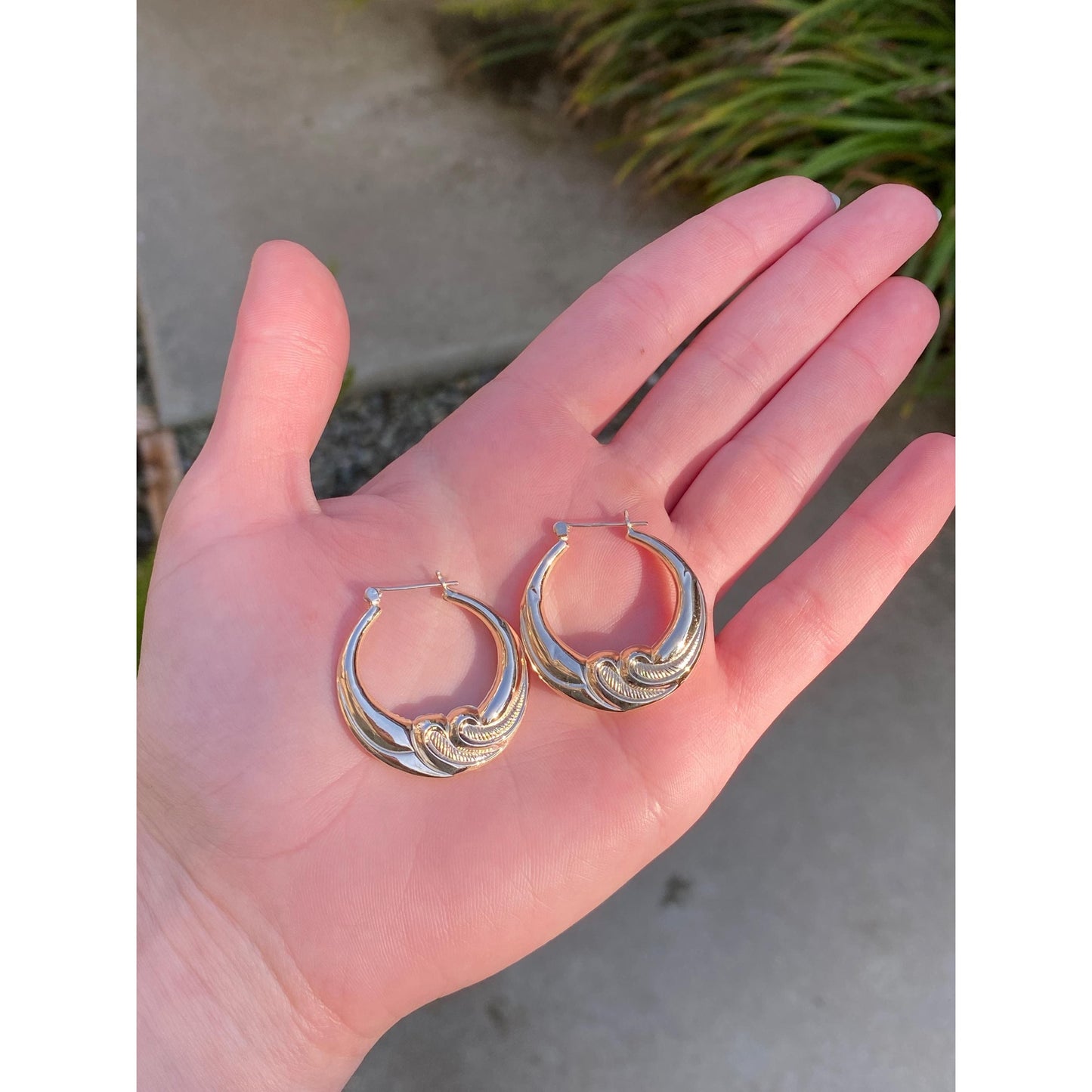 Vintage 14k Yellow Gold Scalloped Wave Hoop Earrings