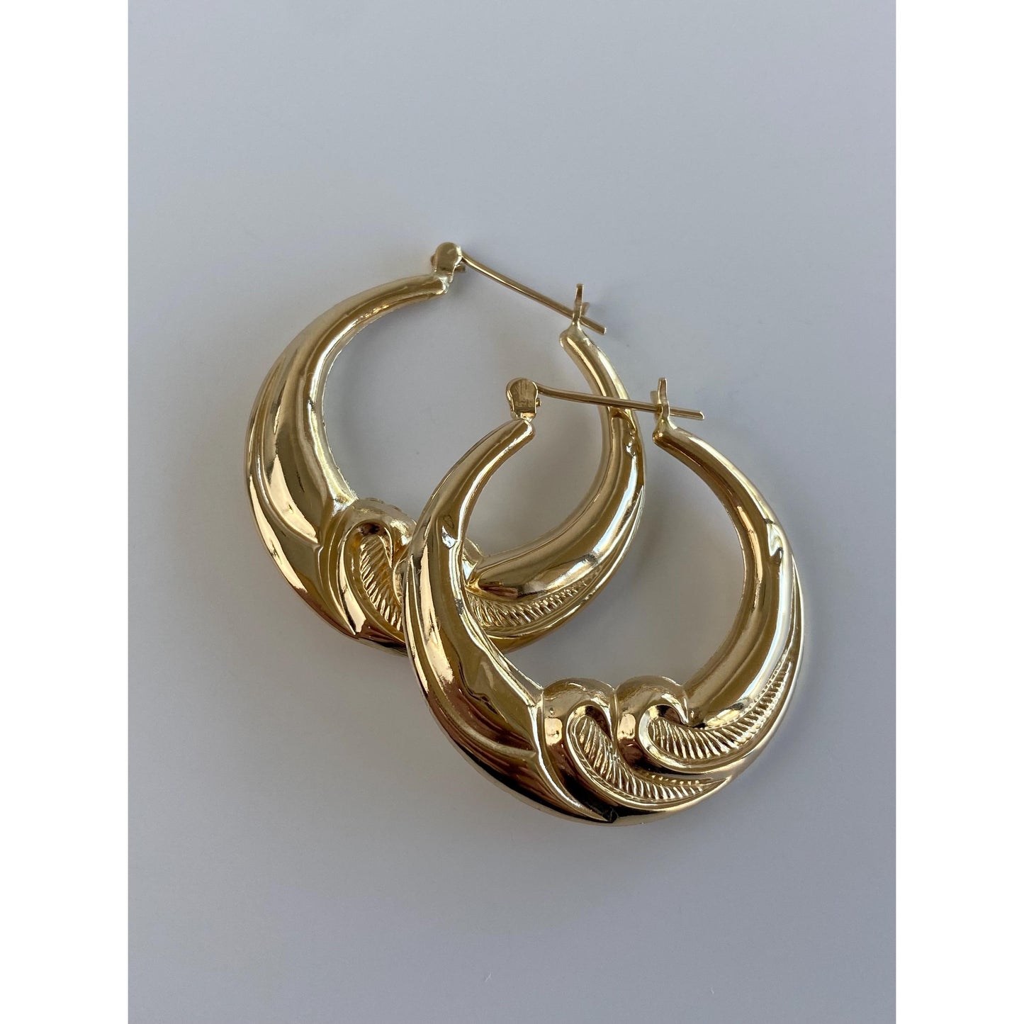 Vintage 14k Yellow Gold Scalloped Wave Hoop Earrings