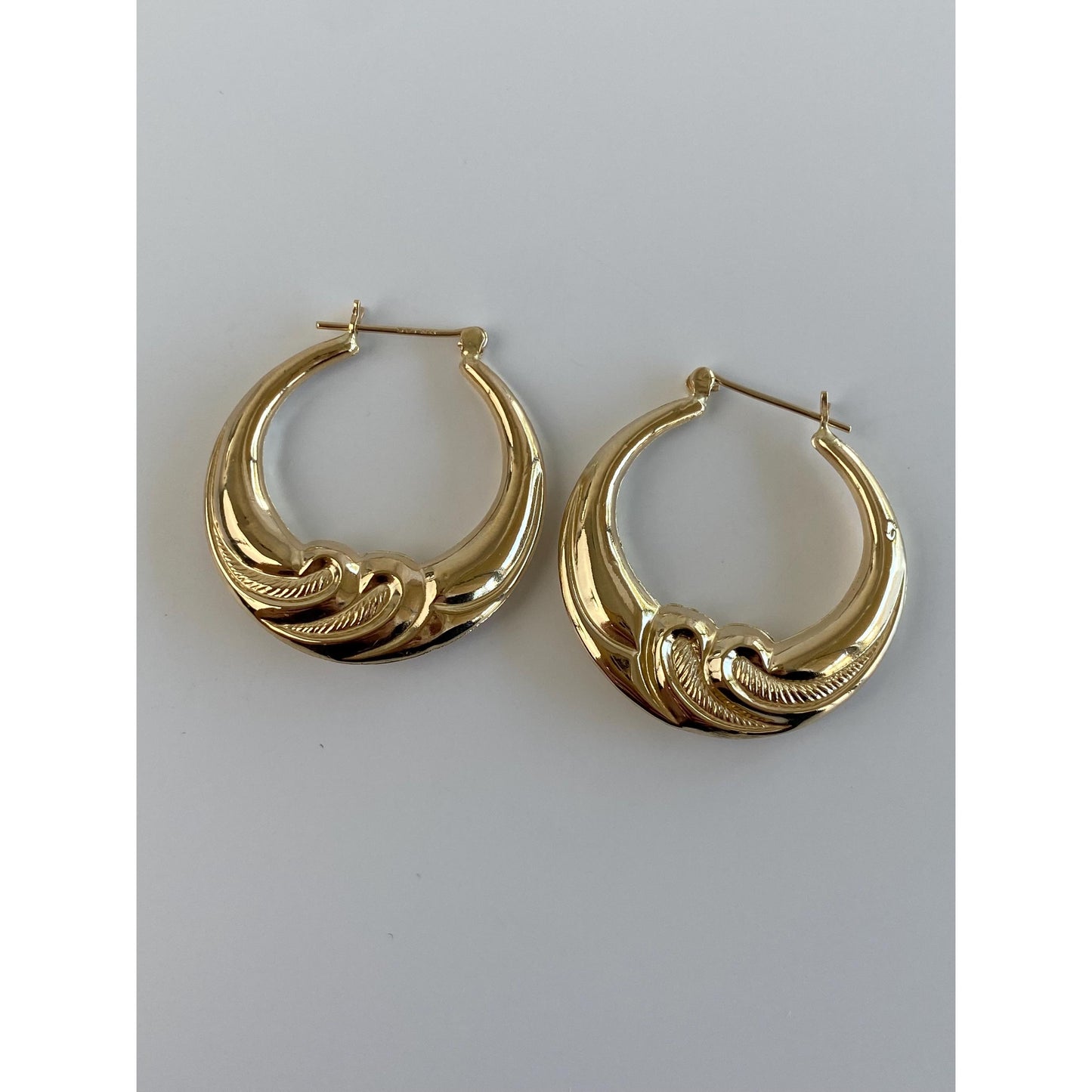 Vintage 14k Yellow Gold Scalloped Wave Hoop Earrings