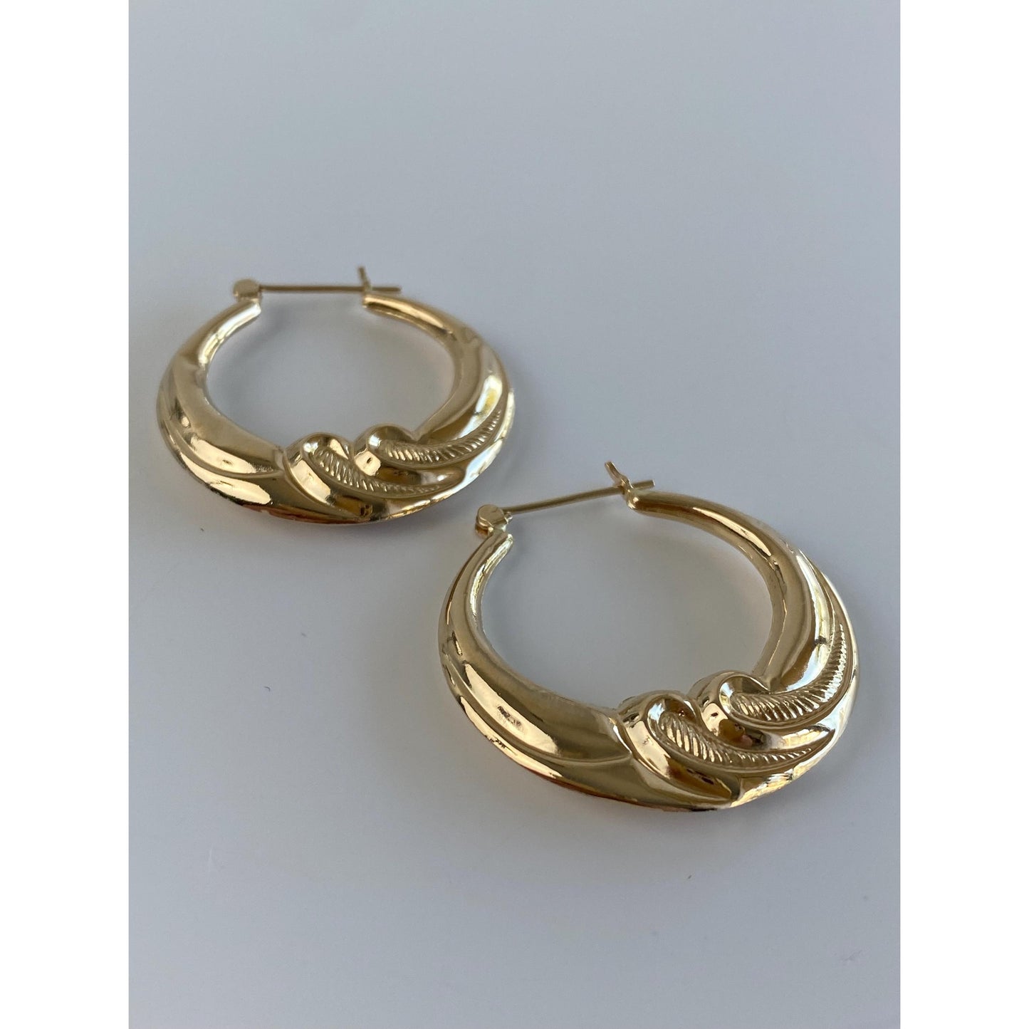 Vintage 14k Yellow Gold Scalloped Wave Hoop Earrings