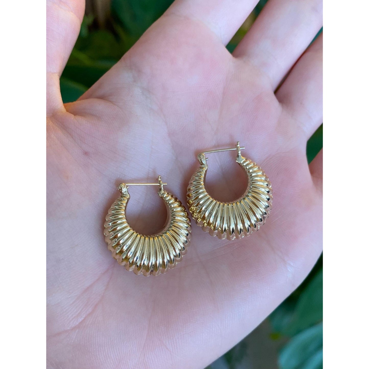 Vintage 14k Yellow Gold Chunky Scalloped Hoop Earrings