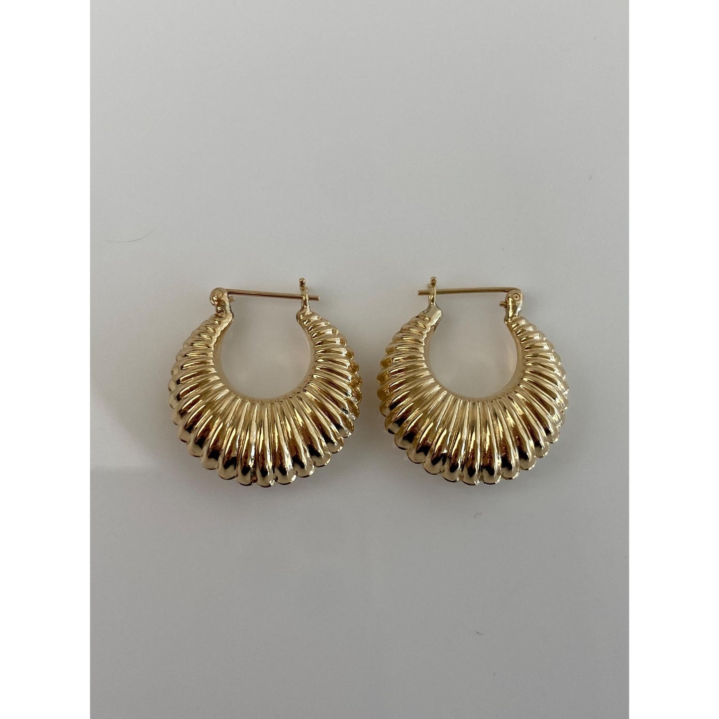 Vintage 14k Yellow Gold Chunky Scalloped Hoop Earrings