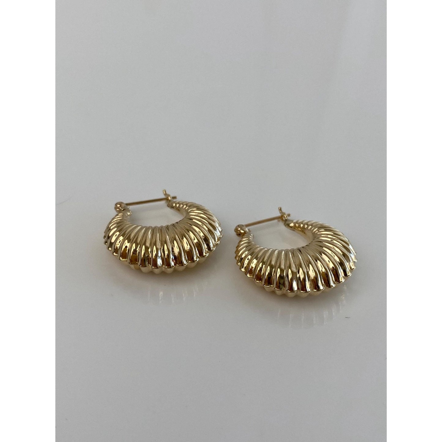 Vintage 14k Yellow Gold Chunky Scalloped Hoop Earrings