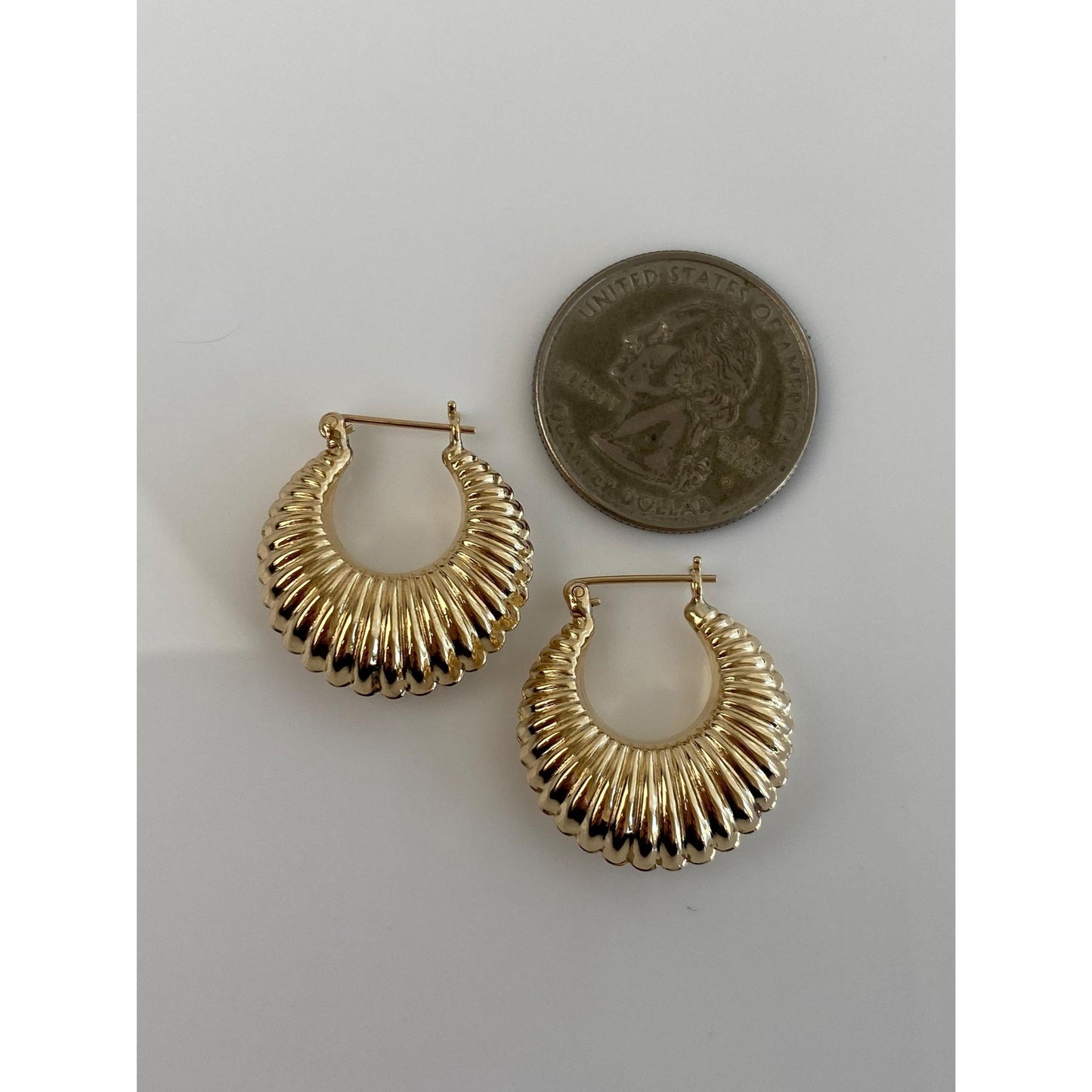 Vintage 14k Yellow Gold Chunky Scalloped Hoop Earrings