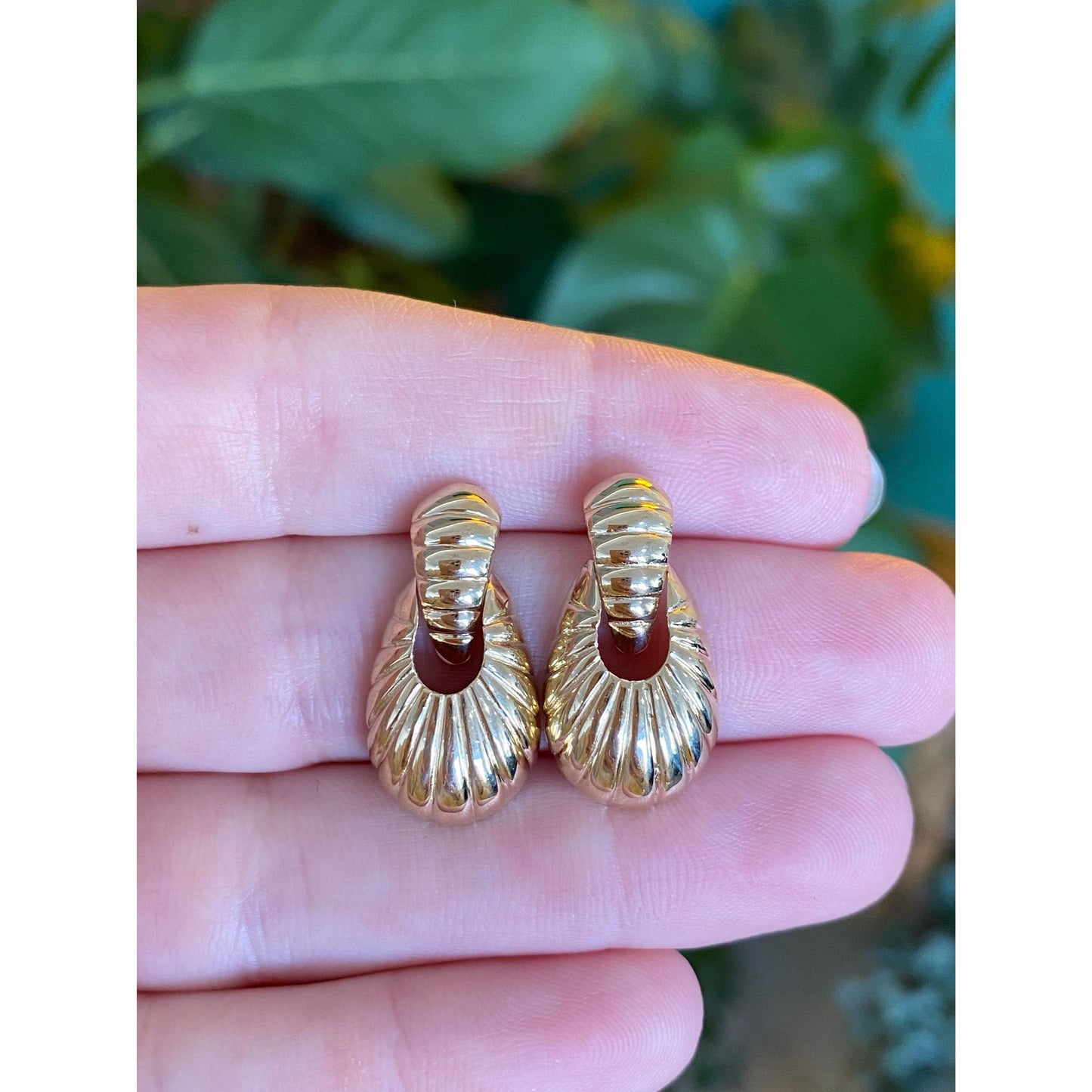 Vintage Solid 14k Yellow Gold Scalloped Oval Hoop Dangle Stud Earrings