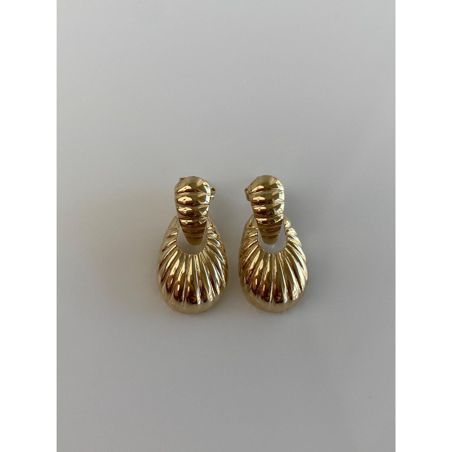 Vintage Solid 14k Yellow Gold Scalloped Oval Hoop Dangle Stud Earrings