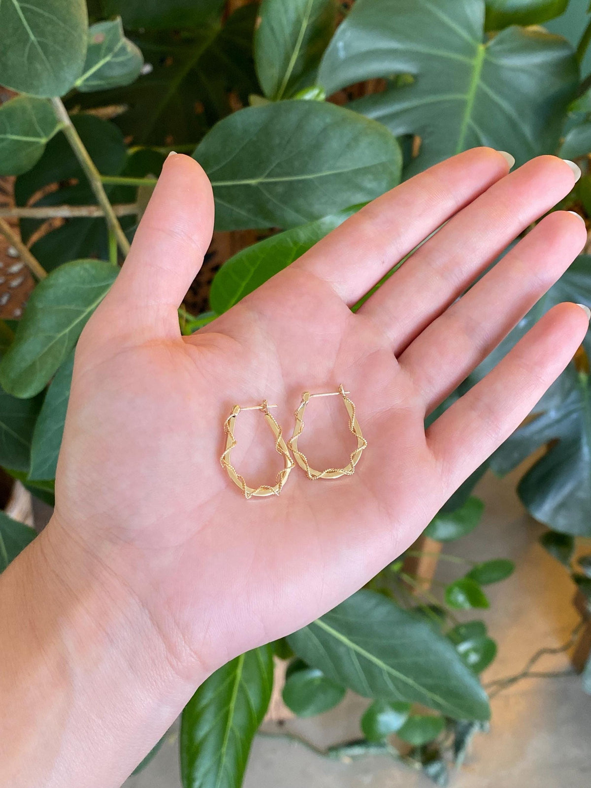 Vintage 14k Yellow Gold Rope Twist Straight Edge Hoop Earrings