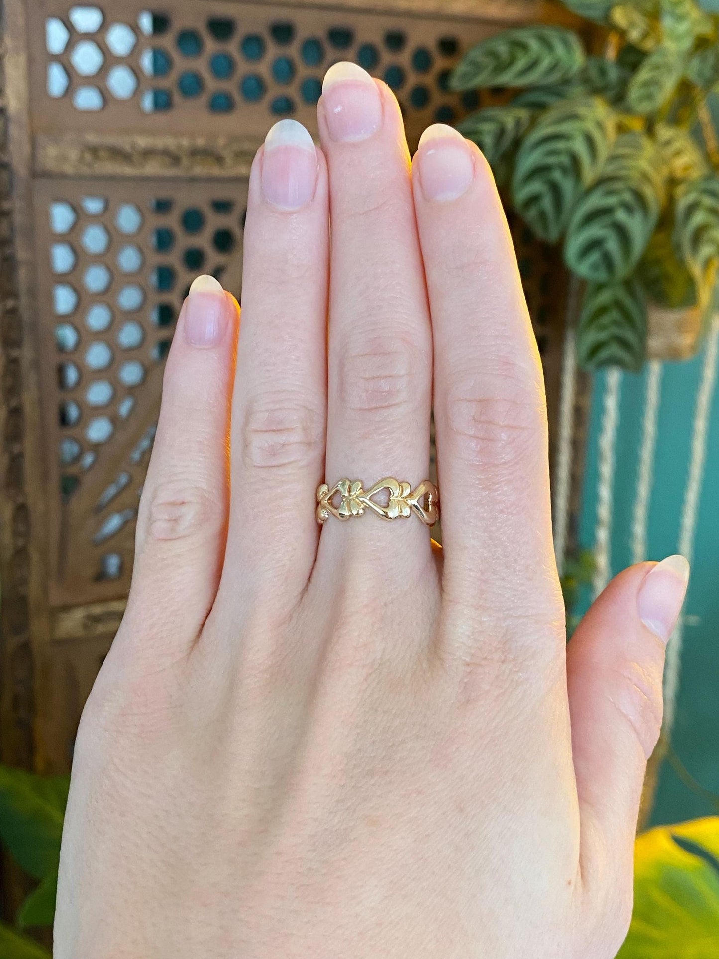 Vintage Solid 10k Yellow Gold Hearts Ring Band - Size 6.75