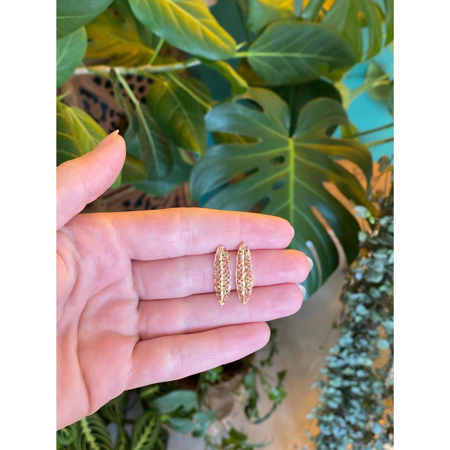 Vintage Solid 14k Yellow Gold Diamond Cut Drop Earrings