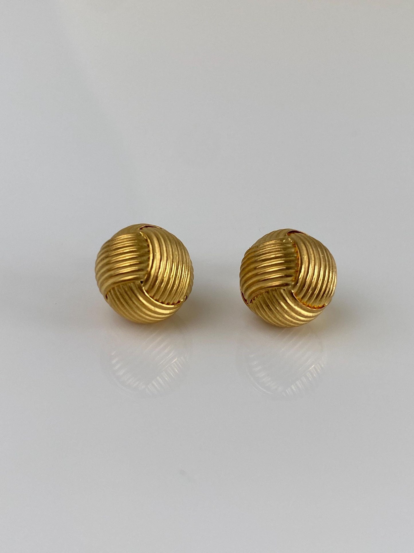 Vintage 23k Yellow Gold Knot Style Ball Stud Earrings