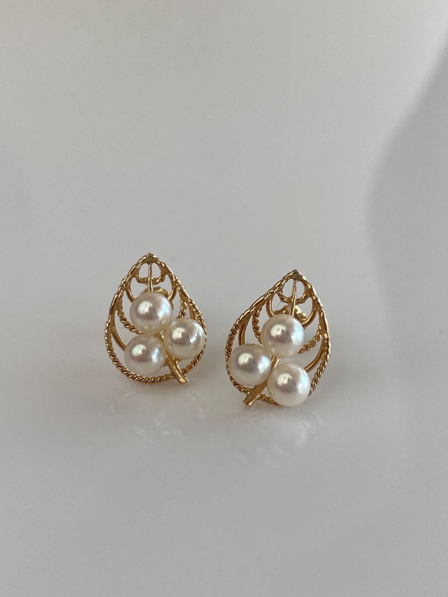 Vintage Solid 14k Yellow Gold Pearls Leaf Stud Earrings