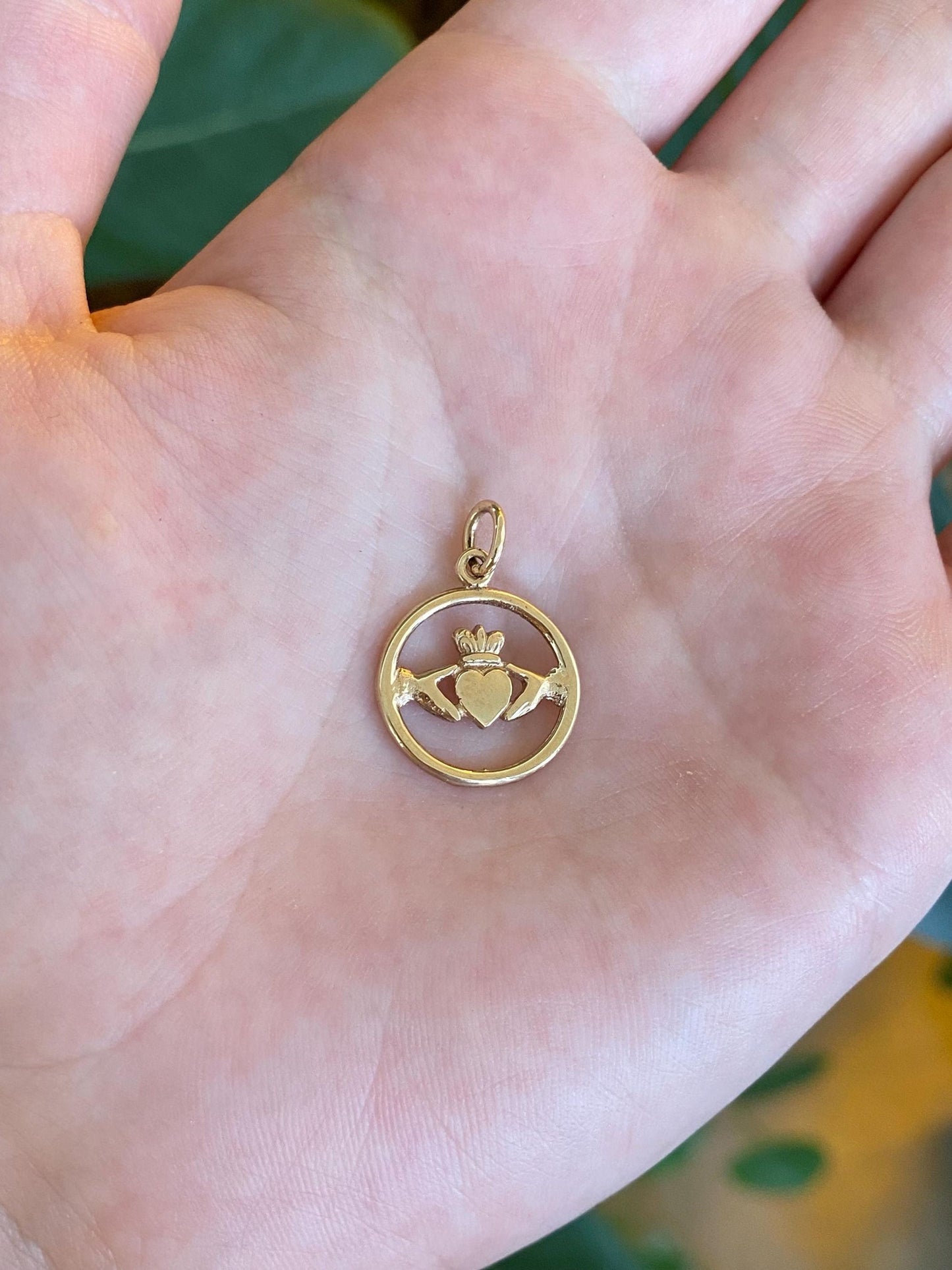 Vintage Solid 9k Yellow Gold Claddaugh Charm