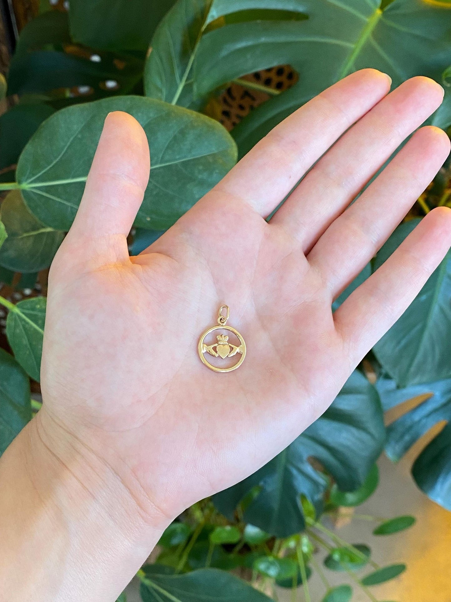 Vintage Solid 9k Yellow Gold Claddaugh Charm