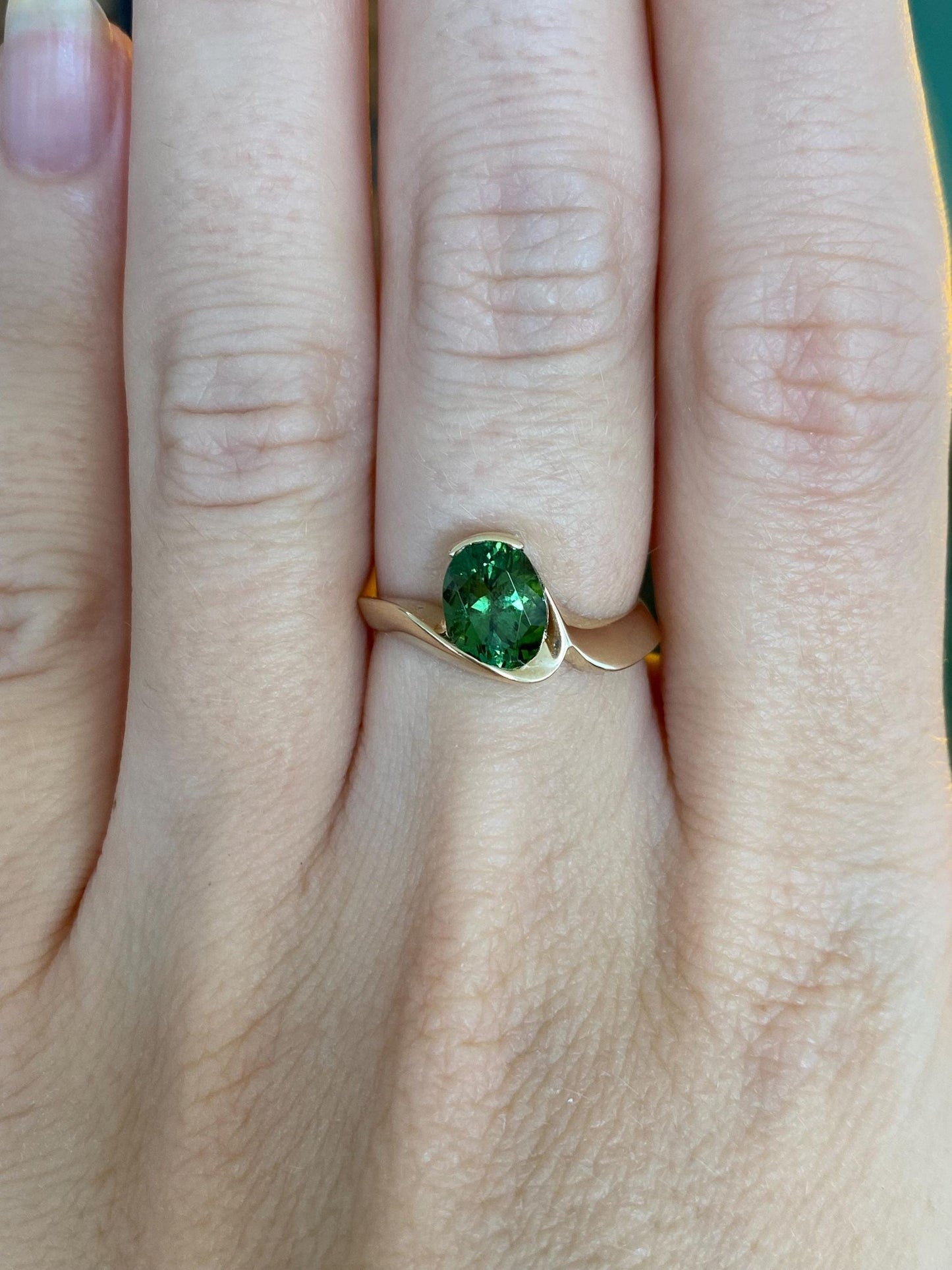Vintage Solid 14k Yellow Gold Green Tourmaline Ring - Size 6