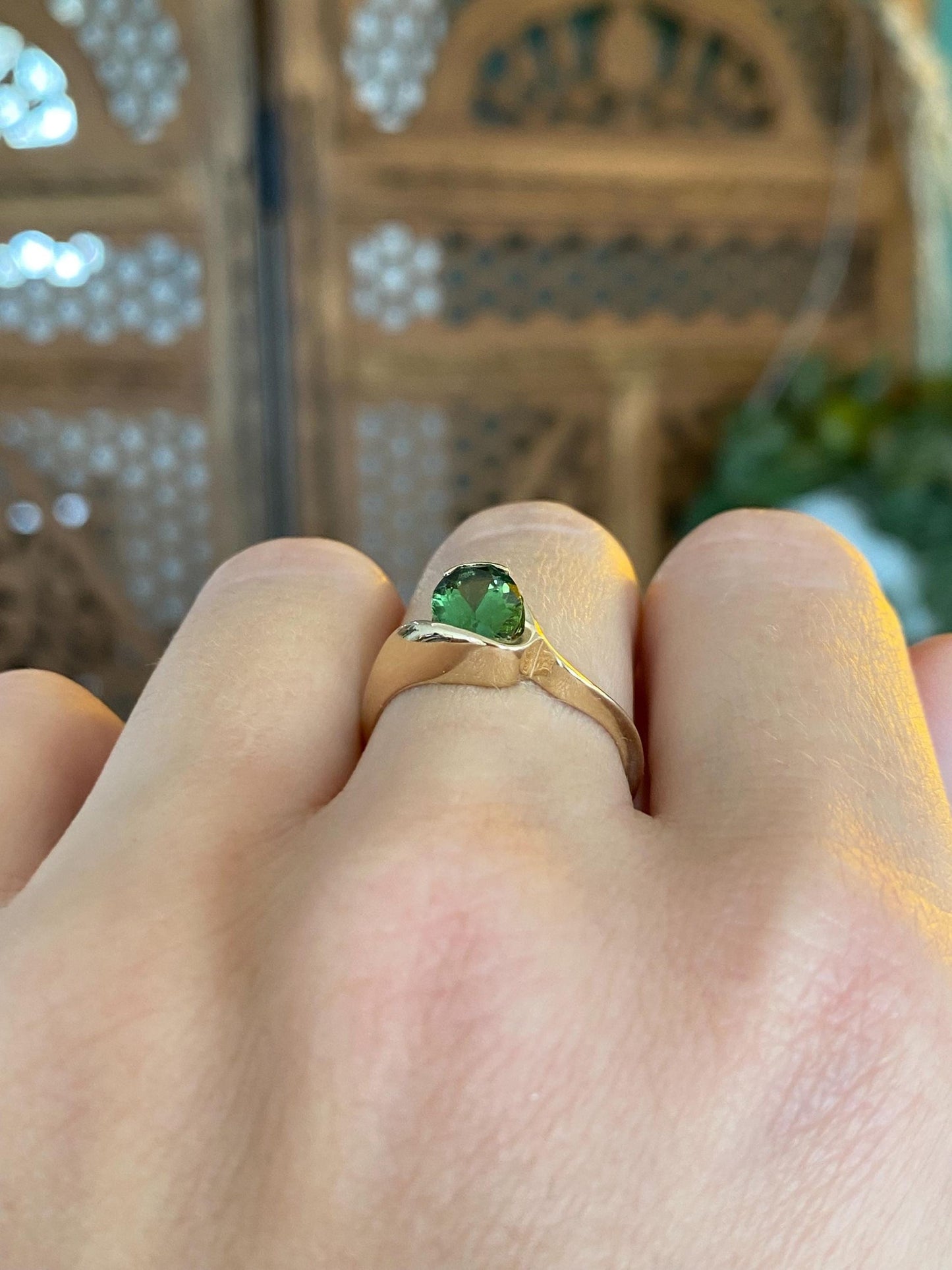 Vintage Solid 14k Yellow Gold Green Tourmaline Ring - Size 6