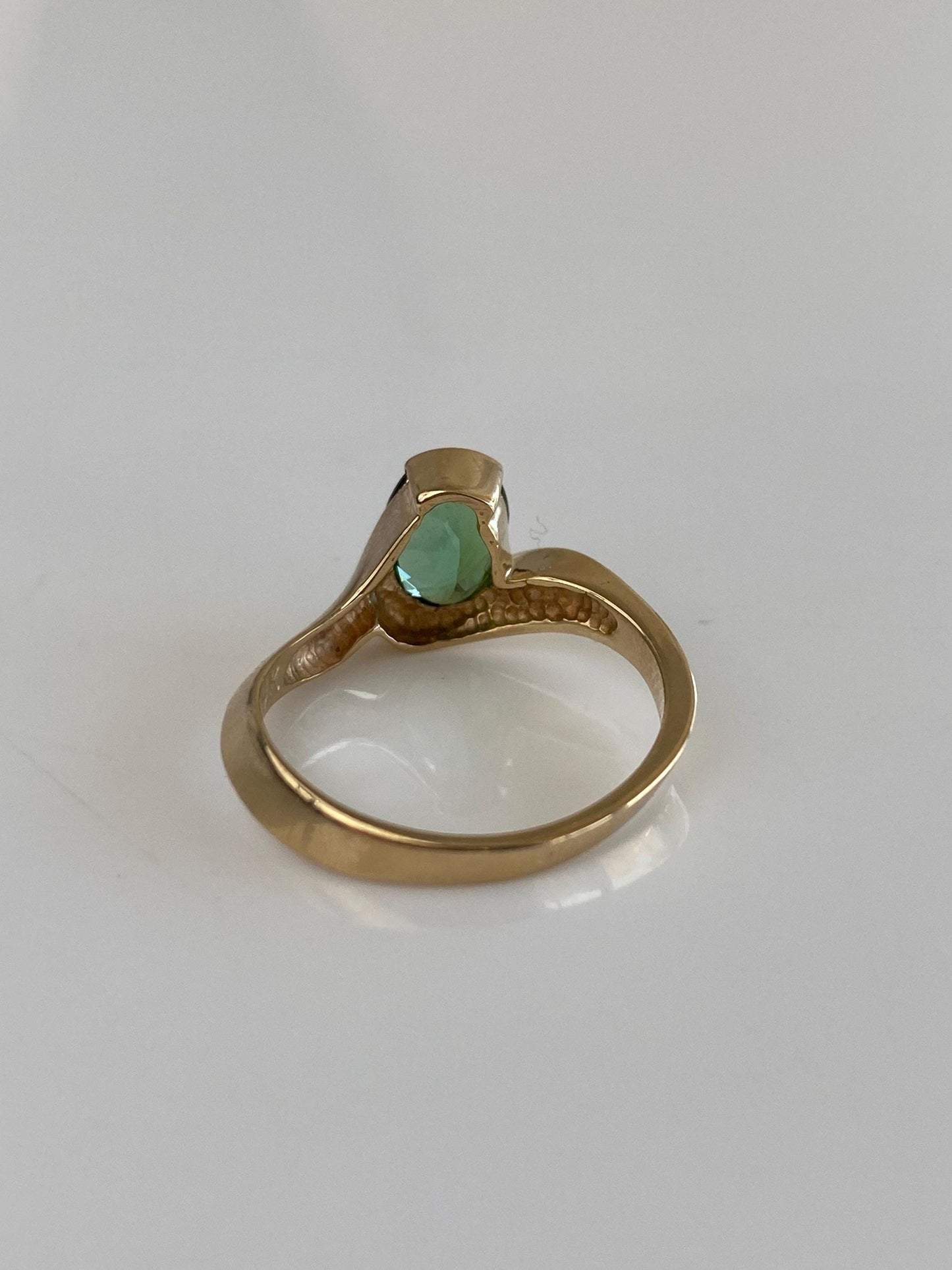 Vintage Solid 14k Yellow Gold Green Tourmaline Ring - Size 6