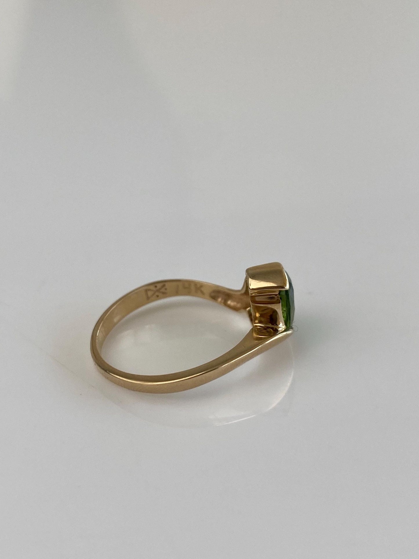 Vintage Solid 14k Yellow Gold Green Tourmaline Ring - Size 6