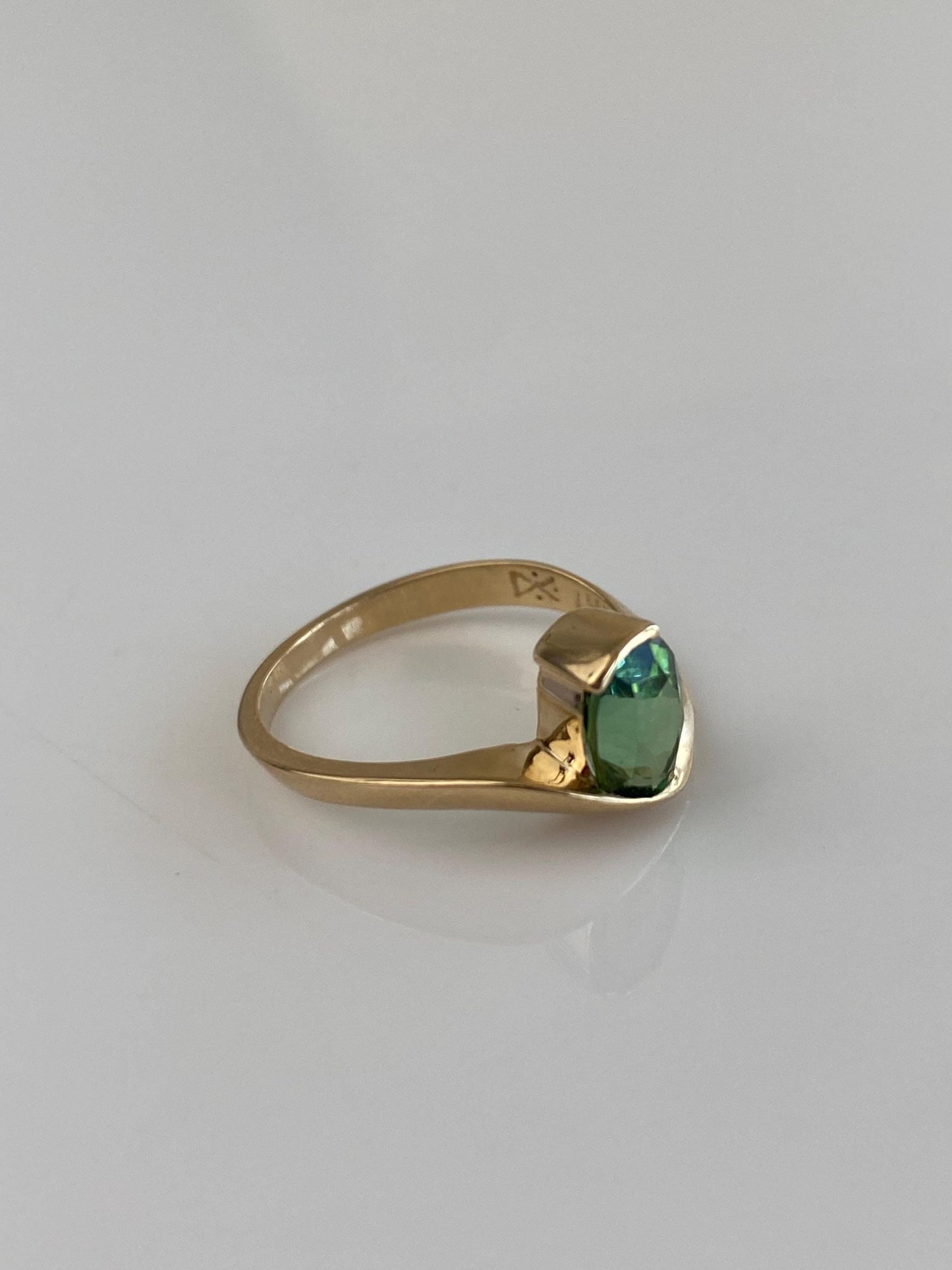 Vintage Solid 14k Yellow Gold Green Tourmaline Ring - Size 6