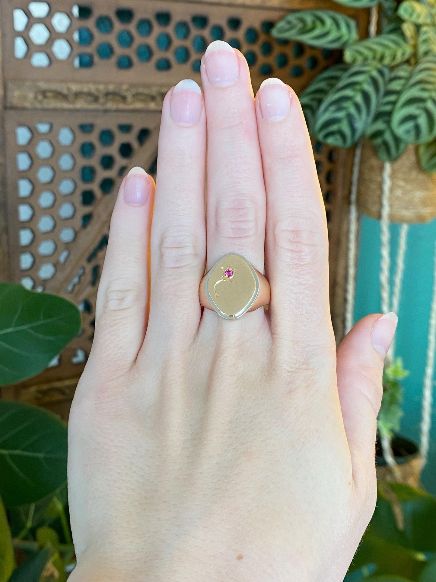 Vintage Solid 18k Yellow Gold Pink Sapphire Engraved Signet Ring - Size 8.5