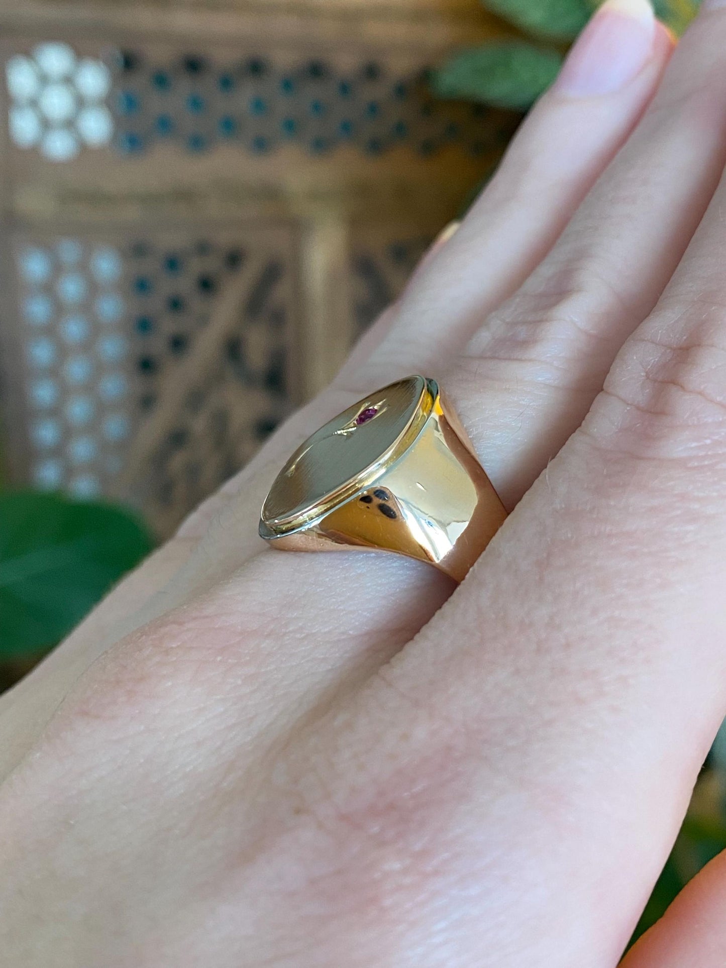 Vintage Solid 18k Yellow Gold Pink Sapphire Engraved Signet Ring - Size 8.5