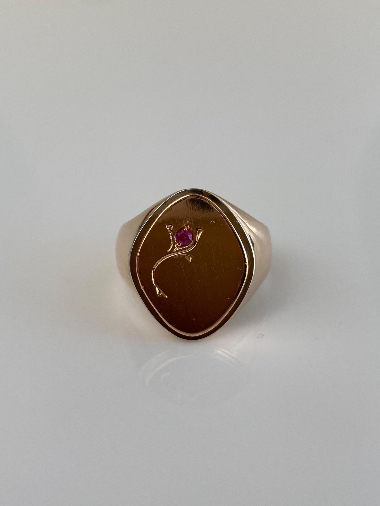 Vintage Solid 18k Yellow Gold Pink Sapphire Engraved Signet Ring - Size 8.5
